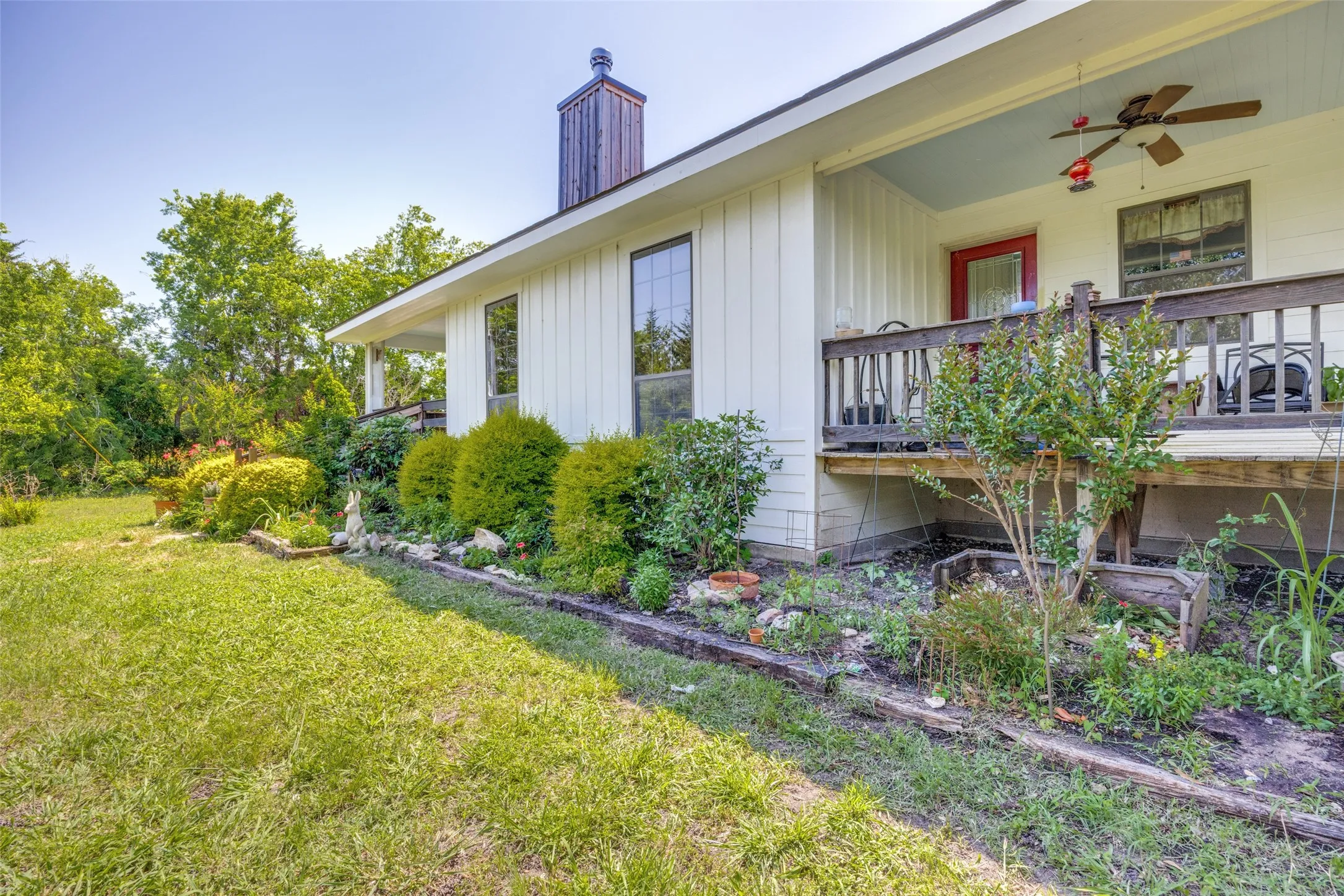 Single Family Residence For Sale in Fannin County , 744 County Road 4910, Trenton, Texas 75490, 3 Bedrooms, 3 Bathrooms, Garage spaces, 2,449 Sqft, built in 2005, Price $625,000, mls#21273938, Real Estate Agent in Trenton, Homes For Sale in Fannin county, Homes For Sale in Trenton, Realtor in Trenton Texas, Real Estate Brokerage Independent Realty Texas, Luminita Cordes Realtor