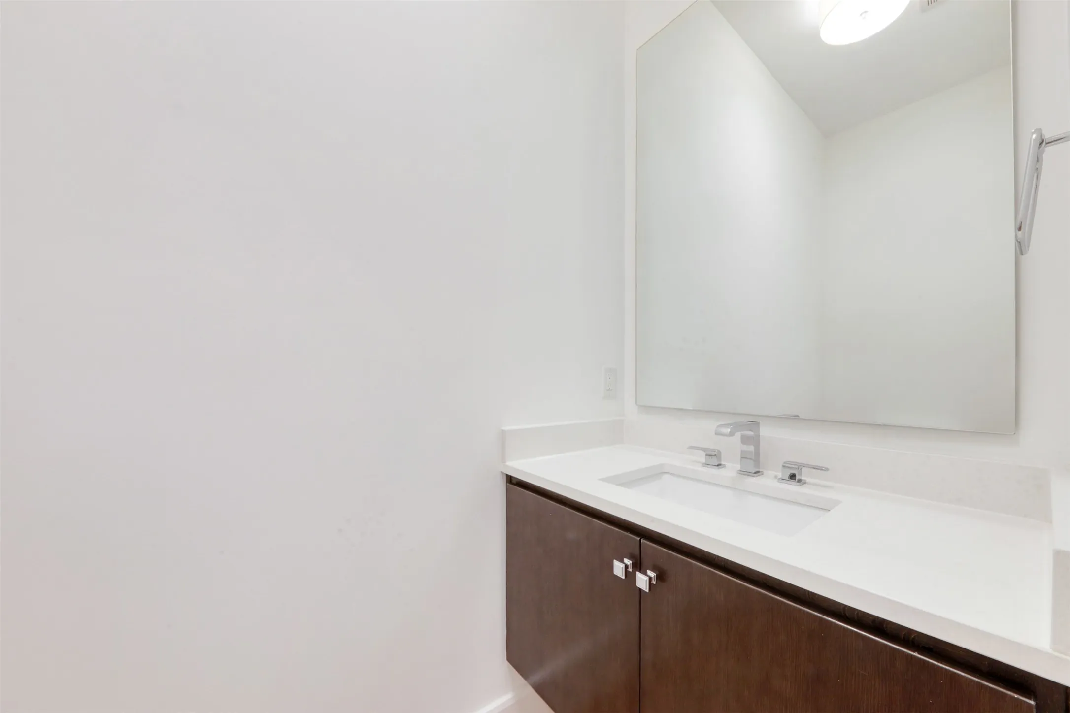 Powder bath for guests