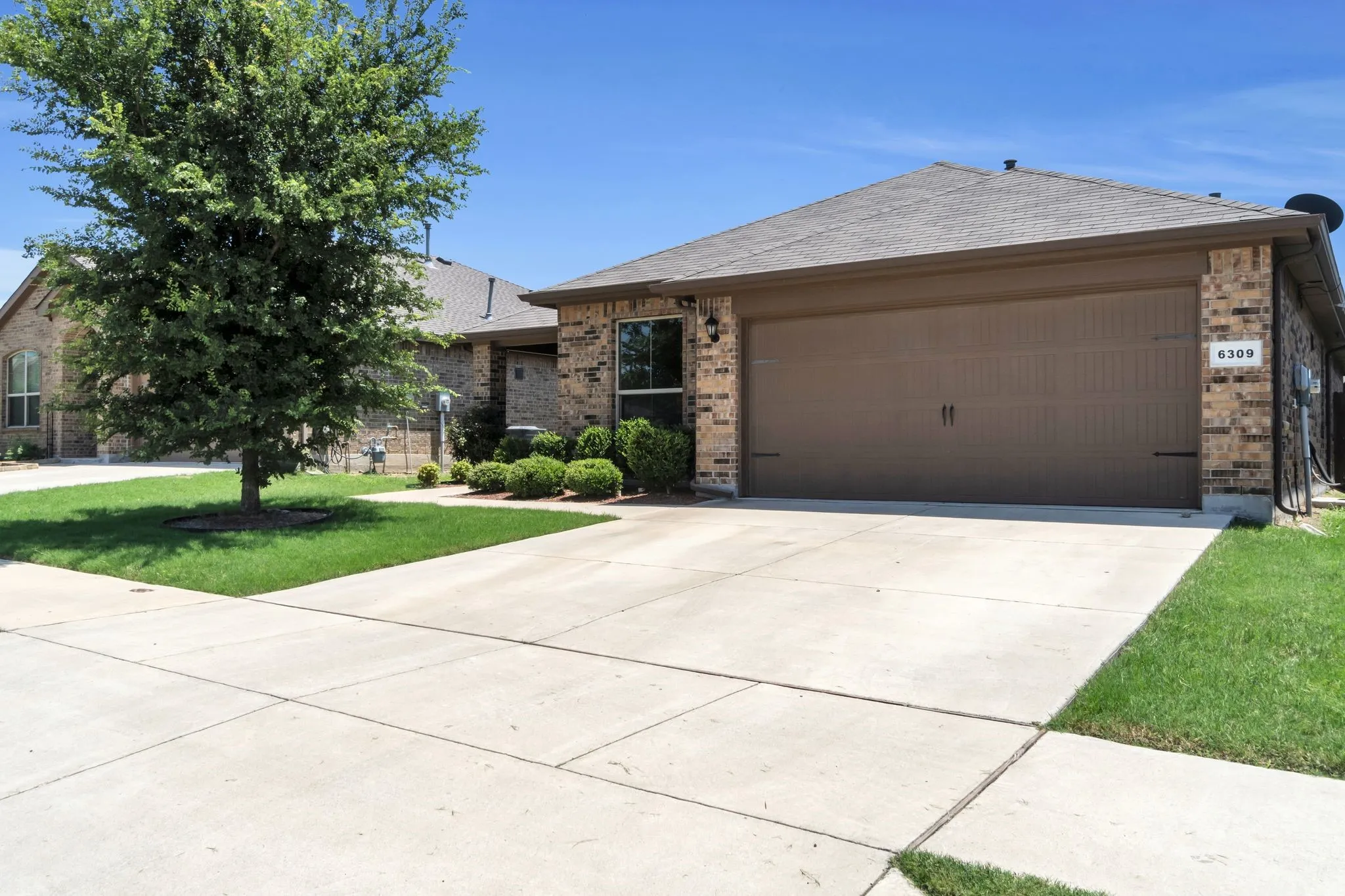 View of front of house featuring a garage and a front yard