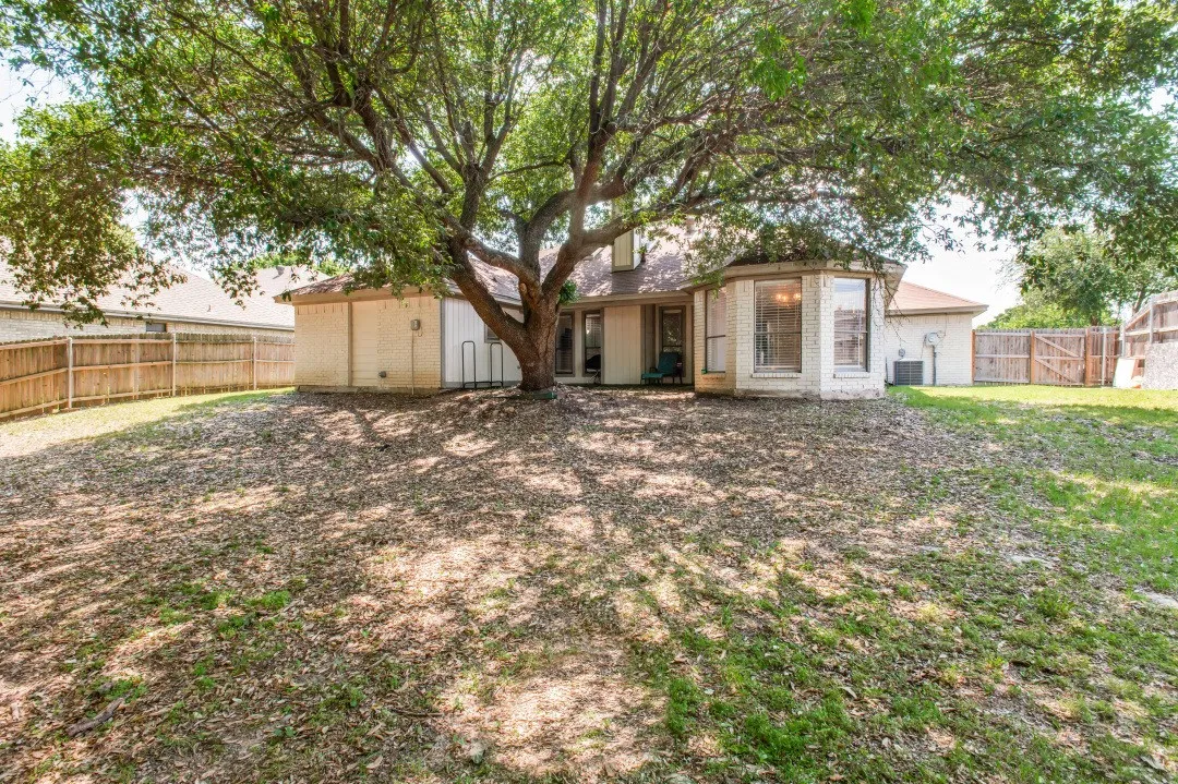 Single Family Residence For Sale in Tarrant County , 7100 Windhaven Road, North Richland Hills, Texas 76182, 3 Bedroom, 2 Bathroom, 2 Garage spaces, 1,603 Sqft, built in 1987, mls#21271958, Real Estate Agent in North Richland Hills, Homes For Sale in Tarrant county, Homes For Sale in North Richland Hills, Realtor in North Richland Hills Texas, Real Estate Brokerage Independent Realty Texas, Luminita Cordes Realtor