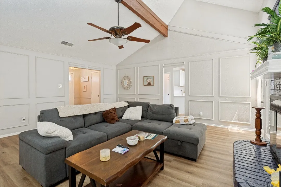 Single Family Residence For Sale in Tarrant County , 7100 Windhaven Road, North Richland Hills, Texas 76182, 3 Bedroom, 2 Bathroom, 2 Garage spaces, 1,603 Sqft, built in 1987, mls#21271958, Real Estate Agent in North Richland Hills, Homes For Sale in Tarrant county, Homes For Sale in North Richland Hills, Realtor in North Richland Hills Texas, Real Estate Brokerage Independent Realty Texas, Luminita Cordes Realtor