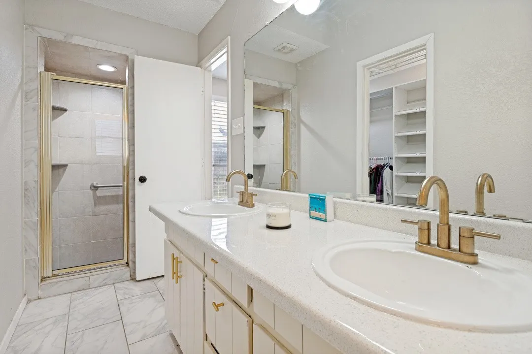 Single Family Residence For Sale in Tarrant County , 7100 Windhaven Road, North Richland Hills, Texas 76182, 3 Bedroom, 2 Bathroom, 2 Garage spaces, 1,603 Sqft, built in 1987, mls#21271958, Real Estate Agent in North Richland Hills, Homes For Sale in Tarrant county, Homes For Sale in North Richland Hills, Realtor in North Richland Hills Texas, Real Estate Brokerage Independent Realty Texas, Luminita Cordes Realtor