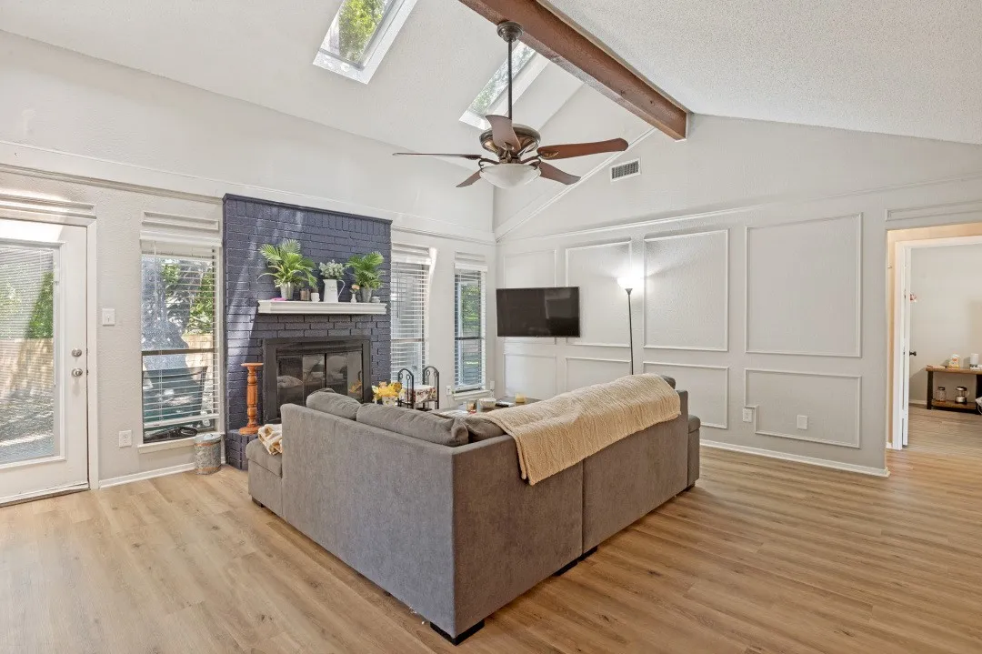 Single Family Residence For Sale in Tarrant County , 7100 Windhaven Road, North Richland Hills, Texas 76182, 3 Bedroom, 2 Bathroom, 2 Garage spaces, 1,603 Sqft, built in 1987, mls#21271958, Real Estate Agent in North Richland Hills, Homes For Sale in Tarrant county, Homes For Sale in North Richland Hills, Realtor in North Richland Hills Texas, Real Estate Brokerage Independent Realty Texas, Luminita Cordes Realtor