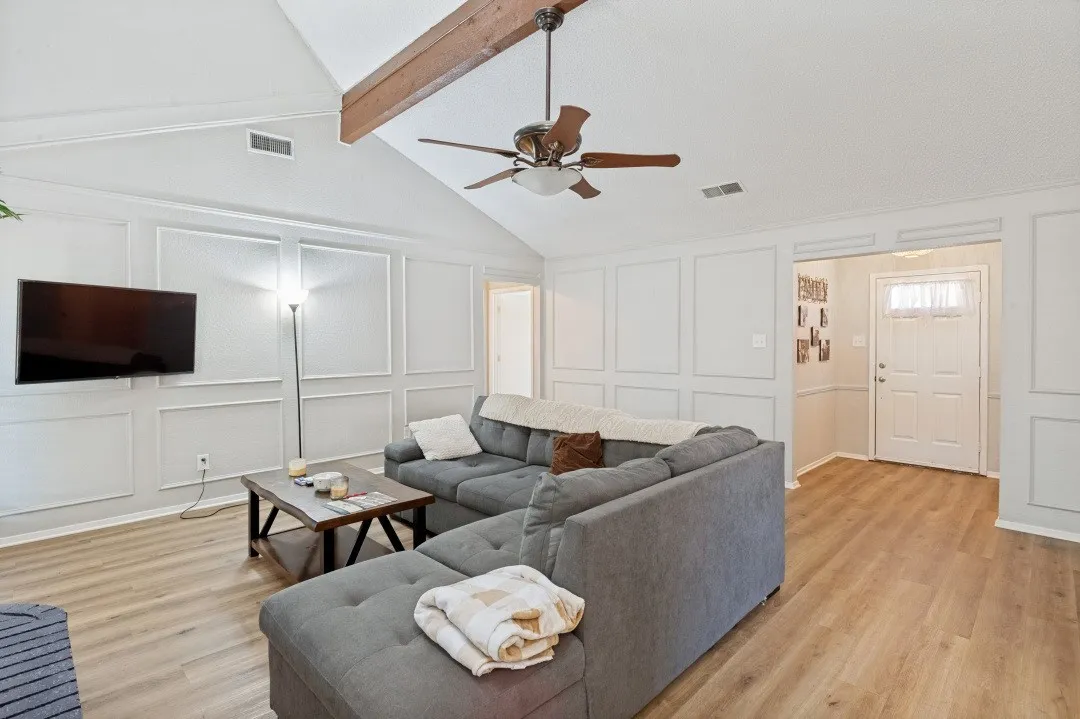 Single Family Residence For Sale in Tarrant County , 7100 Windhaven Road, North Richland Hills, Texas 76182, 3 Bedroom, 2 Bathroom, 2 Garage spaces, 1,603 Sqft, built in 1987, mls#21271958, Real Estate Agent in North Richland Hills, Homes For Sale in Tarrant county, Homes For Sale in North Richland Hills, Realtor in North Richland Hills Texas, Real Estate Brokerage Independent Realty Texas, Luminita Cordes Realtor