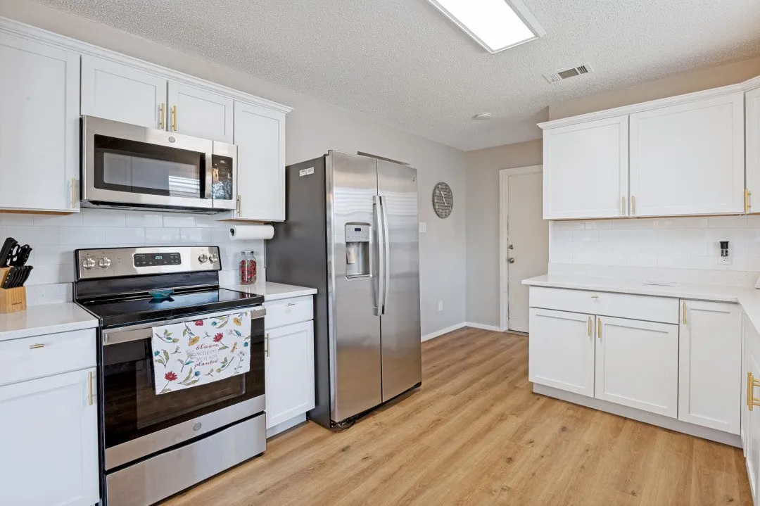 Single Family Residence For Sale in Tarrant County , 7100 Windhaven Road, North Richland Hills, Texas 76182, 3 Bedroom, 2 Bathroom, 2 Garage spaces, 1,603 Sqft, built in 1987, mls#21271958, Real Estate Agent in North Richland Hills, Homes For Sale in Tarrant county, Homes For Sale in North Richland Hills, Realtor in North Richland Hills Texas, Real Estate Brokerage Independent Realty Texas, Luminita Cordes Realtor