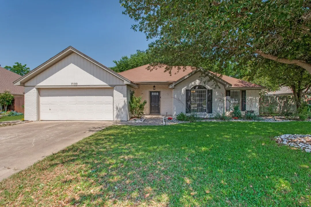 Single Family Residence For Sale in Tarrant County , 7100 Windhaven Road, North Richland Hills, Texas 76182, 3 Bedroom, 2 Bathroom, 2 Garage spaces, 1,603 Sqft, built in 1987, mls#21271958, Real Estate Agent in North Richland Hills, Homes For Sale in Tarrant county, Homes For Sale in North Richland Hills, Realtor in North Richland Hills Texas, Real Estate Brokerage Independent Realty Texas, Luminita Cordes Realtor