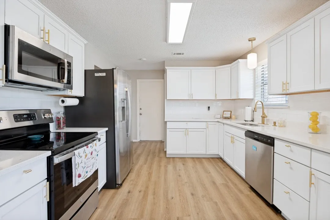 Single Family Residence For Sale in Tarrant County , 7100 Windhaven Road, North Richland Hills, Texas 76182, 3 Bedroom, 2 Bathroom, 2 Garage spaces, 1,603 Sqft, built in 1987, mls#21271958, Real Estate Agent in North Richland Hills, Homes For Sale in Tarrant county, Homes For Sale in North Richland Hills, Realtor in North Richland Hills Texas, Real Estate Brokerage Independent Realty Texas, Luminita Cordes Realtor