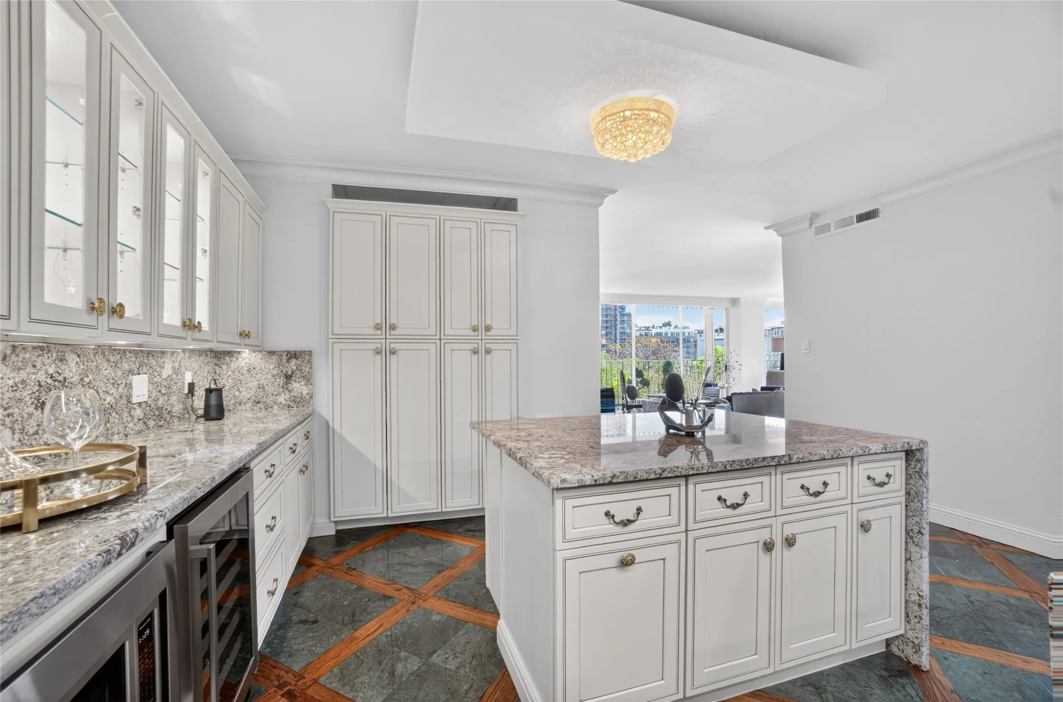 Condominium For Sale in Dallas County , 3310 Fairmount Street 7D, Dallas, Texas 75201, 2 Bedroom, 2 Bathroom, 2 Garage spaces, 2,247 Sqft, built in 1964, mls#21273996, Real Estate Agent in Dallas, Homes For Sale in Dallas county, Homes For Sale in Dallas, Realtor in Dallas Texas, Real Estate Brokerage Independent Realty Texas, Luminita Cordes Realtor