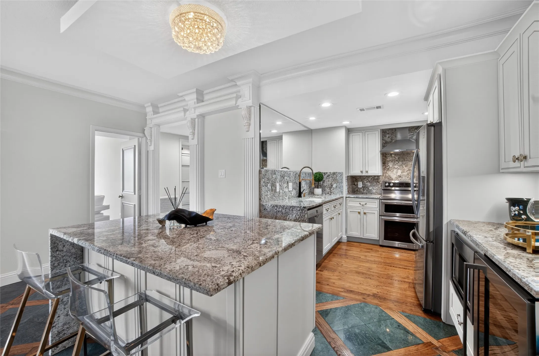 Condominium For Sale in Dallas County , 3310 Fairmount Street 7D, Dallas, Texas 75201, 2 Bedroom, 2 Bathroom, 2 Garage spaces, 2,247 Sqft, built in 1964, mls#21273996, Real Estate Agent in Dallas, Homes For Sale in Dallas county, Homes For Sale in Dallas, Realtor in Dallas Texas, Real Estate Brokerage Independent Realty Texas, Luminita Cordes Realtor