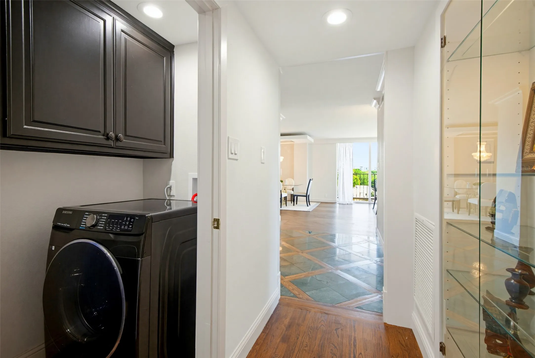 Condominium For Sale in Dallas County , 3310 Fairmount Street 7D, Dallas, Texas 75201, 2 Bedroom, 2 Bathroom, 2 Garage spaces, 2,247 Sqft, built in 1964, mls#21273996, Real Estate Agent in Dallas, Homes For Sale in Dallas county, Homes For Sale in Dallas, Realtor in Dallas Texas, Real Estate Brokerage Independent Realty Texas, Luminita Cordes Realtor