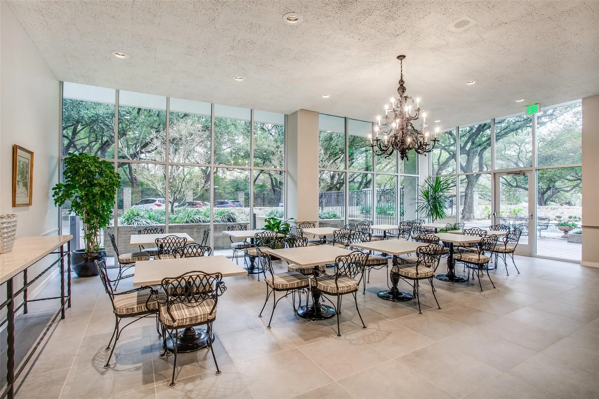 Condominium For Sale in Dallas County , 3310 Fairmount Street 7D, Dallas, Texas 75201, 2 Bedroom, 2 Bathroom, 2 Garage spaces, 2,247 Sqft, built in 1964, mls#21273996, Real Estate Agent in Dallas, Homes For Sale in Dallas county, Homes For Sale in Dallas, Realtor in Dallas Texas, Real Estate Brokerage Independent Realty Texas, Luminita Cordes Realtor