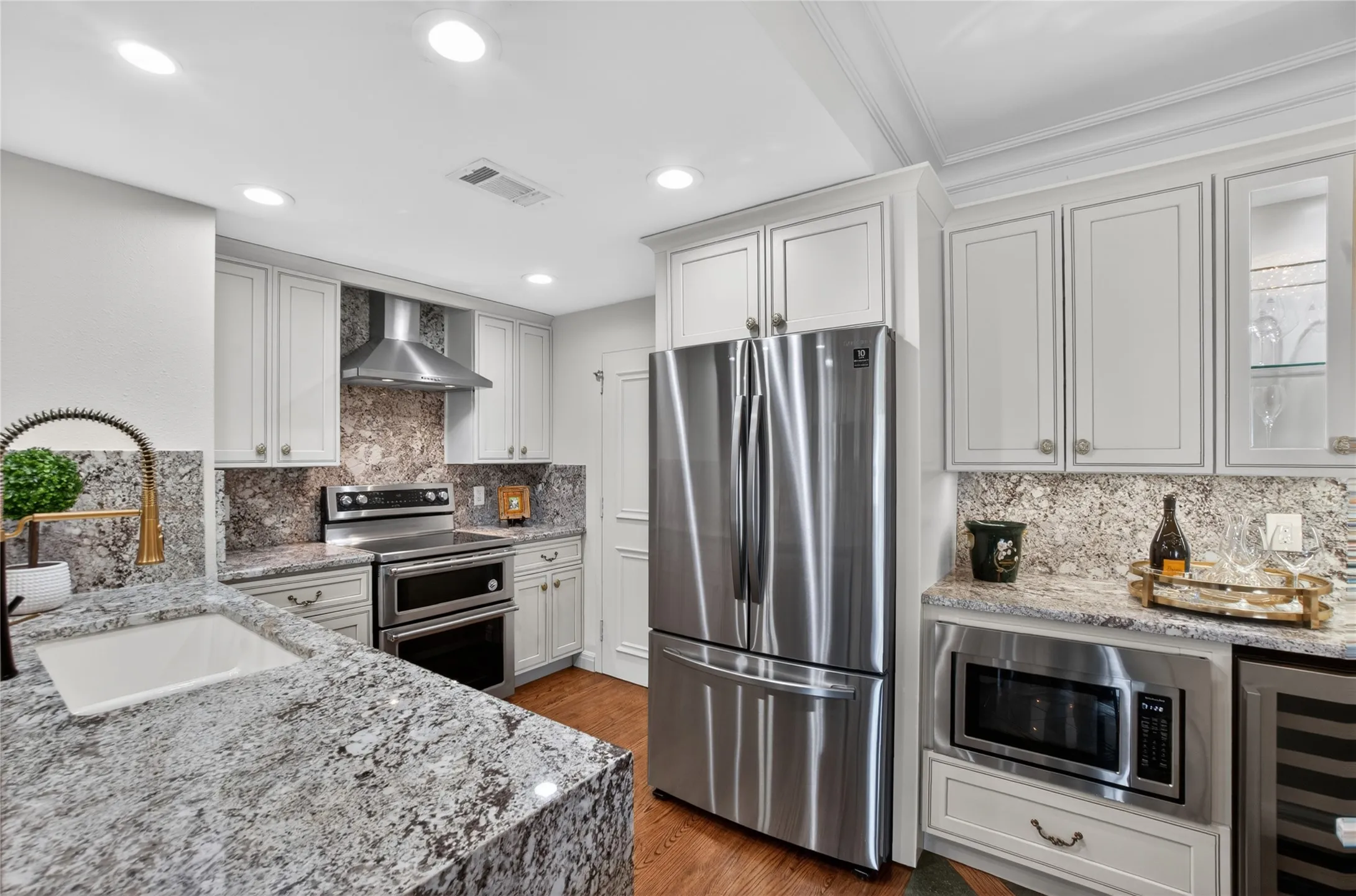 Condominium For Sale in Dallas County , 3310 Fairmount Street 7D, Dallas, Texas 75201, 2 Bedroom, 2 Bathroom, 2 Garage spaces, 2,247 Sqft, built in 1964, mls#21273996, Real Estate Agent in Dallas, Homes For Sale in Dallas county, Homes For Sale in Dallas, Realtor in Dallas Texas, Real Estate Brokerage Independent Realty Texas, Luminita Cordes Realtor
