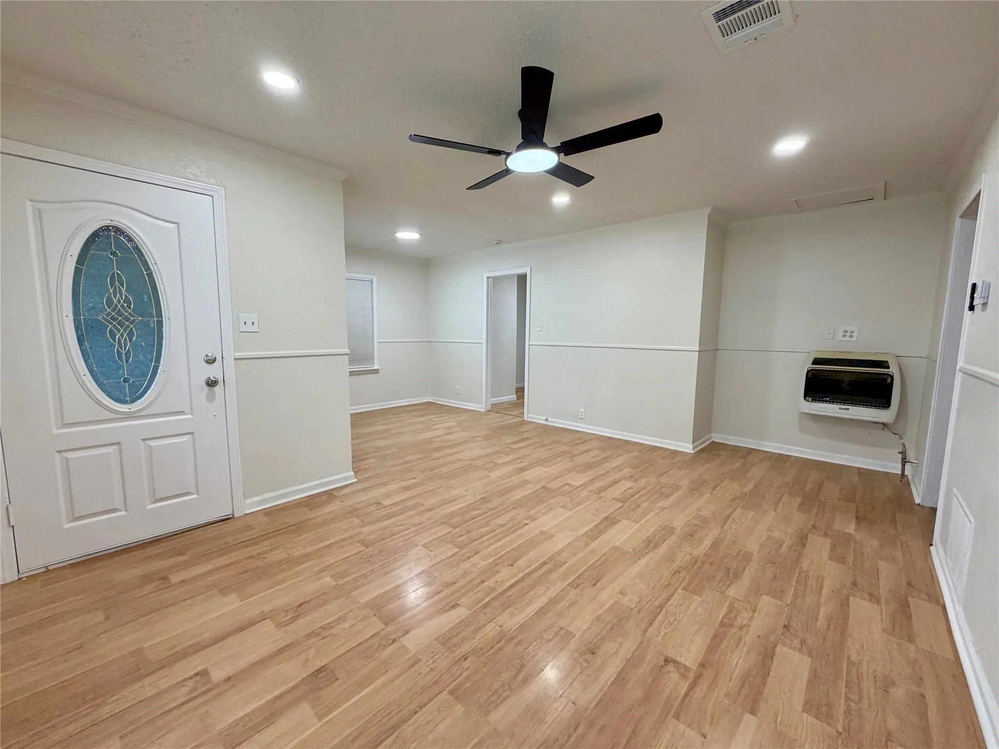 Single Family Residence For Rent in Tarrant County , 5836 Pollard Drive, Westworth Village, Texas 76114, 3 Bedroom, 1 Bathroom, 1 Garage spaces, 1,012 Sqft, built in 1954, mls#21273990, Real Estate Agent in Westworth Village, Homes For Rent in Tarrant county, Homes For Rent in Westworth Village, Realtor in Westworth Village Texas, Real Estate Brokerage Independent Realty Texas, Luminita Cordes Realtor