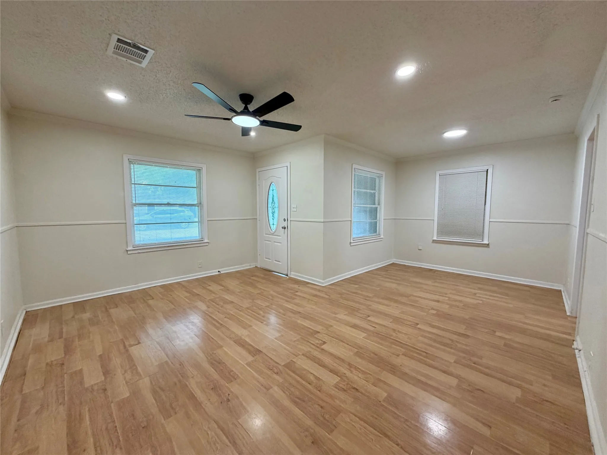 Single Family Residence For Rent in Tarrant County , 5836 Pollard Drive, Westworth Village, Texas 76114, 3 Bedroom, 1 Bathroom, 1 Garage spaces, 1,012 Sqft, built in 1954, mls#21273990, Real Estate Agent in Westworth Village, Homes For Rent in Tarrant county, Homes For Rent in Westworth Village, Realtor in Westworth Village Texas, Real Estate Brokerage Independent Realty Texas, Luminita Cordes Realtor