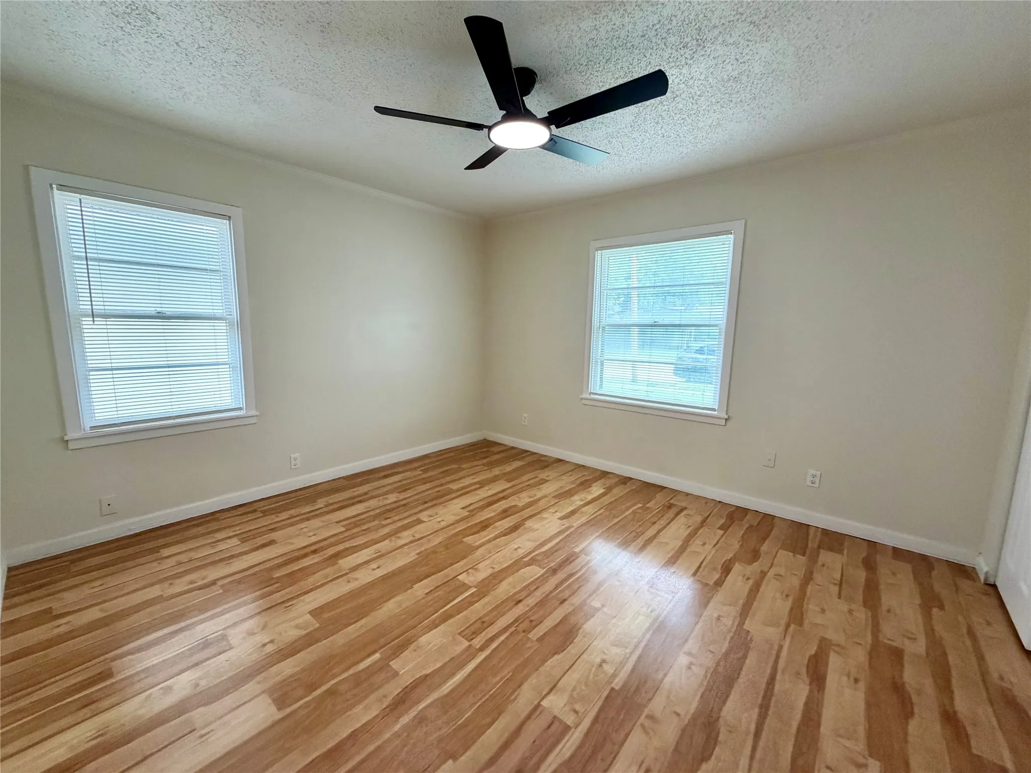 Single Family Residence For Rent in Tarrant County , 5836 Pollard Drive, Westworth Village, Texas 76114, 3 Bedroom, 1 Bathroom, 1 Garage spaces, 1,012 Sqft, built in 1954, mls#21273990, Real Estate Agent in Westworth Village, Homes For Rent in Tarrant county, Homes For Rent in Westworth Village, Realtor in Westworth Village Texas, Real Estate Brokerage Independent Realty Texas, Luminita Cordes Realtor