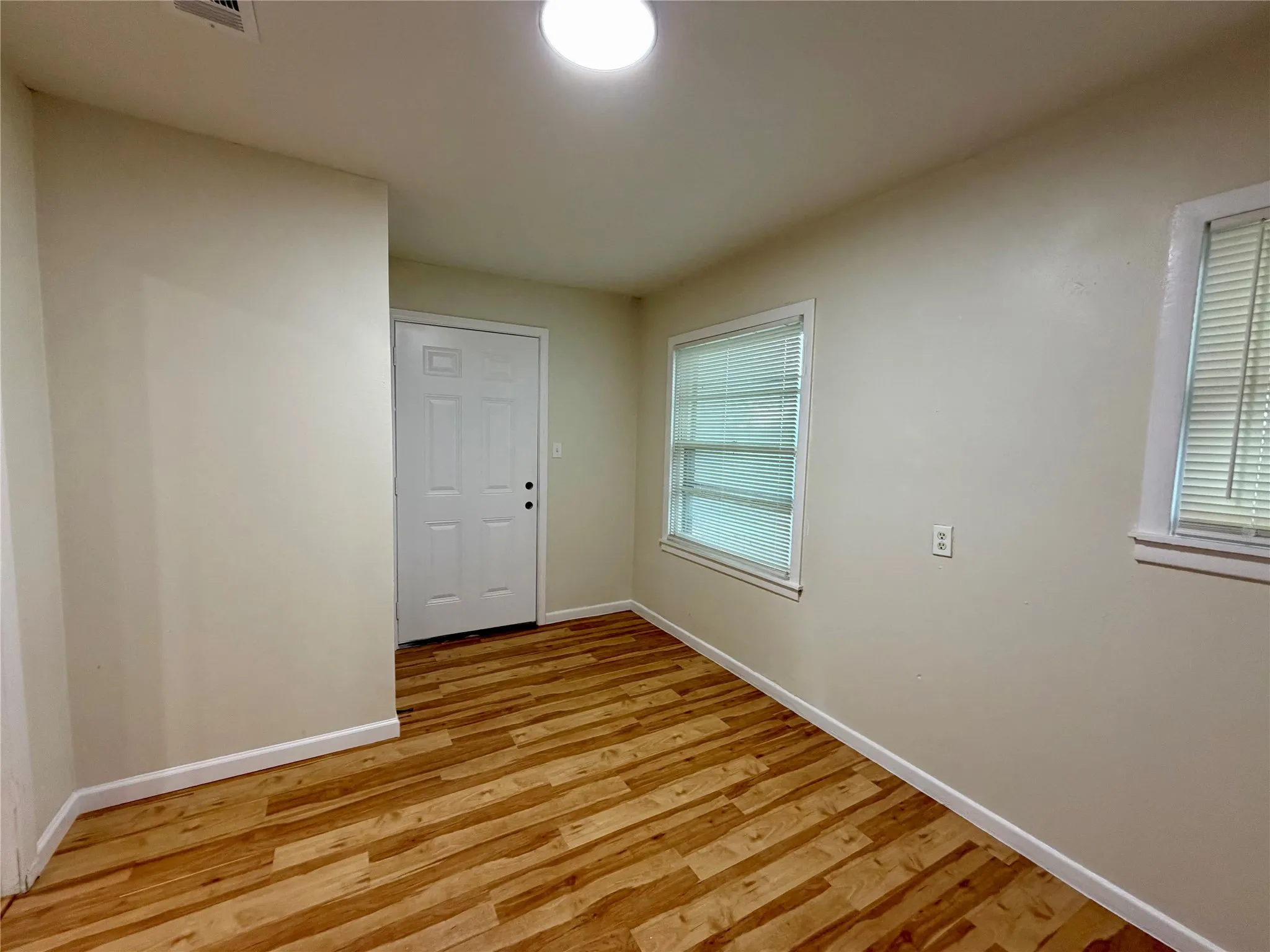 Single Family Residence For Rent in Tarrant County , 5836 Pollard Drive, Westworth Village, Texas 76114, 3 Bedroom, 1 Bathroom, 1 Garage spaces, 1,012 Sqft, built in 1954, mls#21273990, Real Estate Agent in Westworth Village, Homes For Rent in Tarrant county, Homes For Rent in Westworth Village, Realtor in Westworth Village Texas, Real Estate Brokerage Independent Realty Texas, Luminita Cordes Realtor