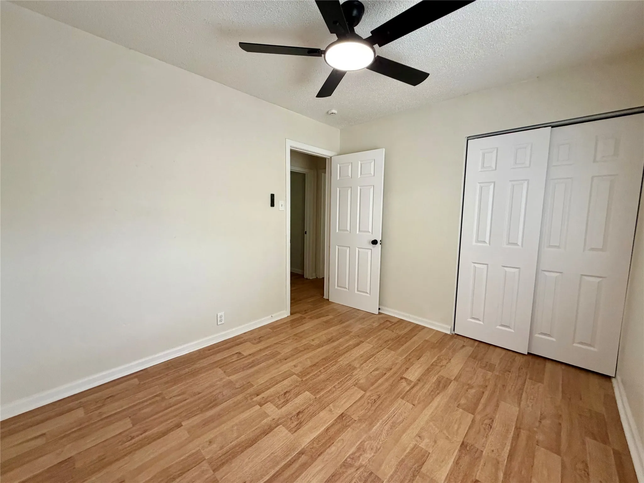 Single Family Residence For Rent in Tarrant County , 5836 Pollard Drive, Westworth Village, Texas 76114, 3 Bedroom, 1 Bathroom, 1 Garage spaces, 1,012 Sqft, built in 1954, mls#21273990, Real Estate Agent in Westworth Village, Homes For Rent in Tarrant county, Homes For Rent in Westworth Village, Realtor in Westworth Village Texas, Real Estate Brokerage Independent Realty Texas, Luminita Cordes Realtor