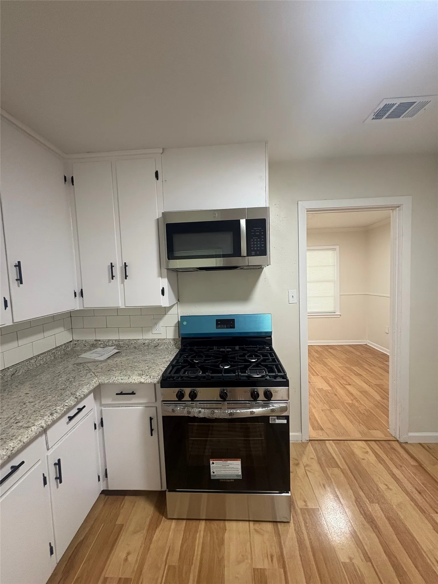 Single Family Residence For Rent in Tarrant County , 5836 Pollard Drive, Westworth Village, Texas 76114, 3 Bedroom, 1 Bathroom, 1 Garage spaces, 1,012 Sqft, built in 1954, mls#21273990, Real Estate Agent in Westworth Village, Homes For Rent in Tarrant county, Homes For Rent in Westworth Village, Realtor in Westworth Village Texas, Real Estate Brokerage Independent Realty Texas, Luminita Cordes Realtor
