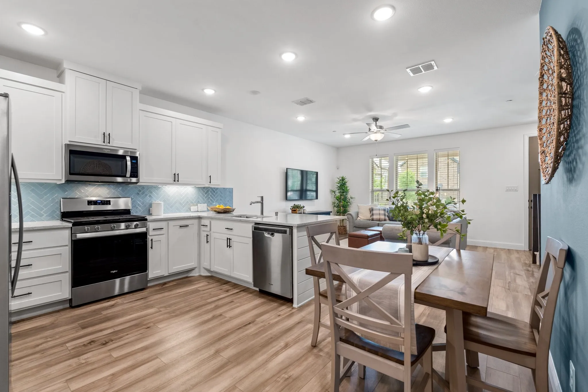 Townhouse For Rent in Dallas County , 2529 Barnwood Lane, Garland, Texas 75042, 3 Bedroom, 3 Bathroom, 2 Garage spaces, 1,658 Sqft, built in 2020, mls#21273729, Real Estate Agent in Garland, Homes For Rent in Dallas county, Homes For Rent in Garland, Realtor in Garland Texas, Real Estate Brokerage Independent Realty Texas, Luminita Cordes Realtor
