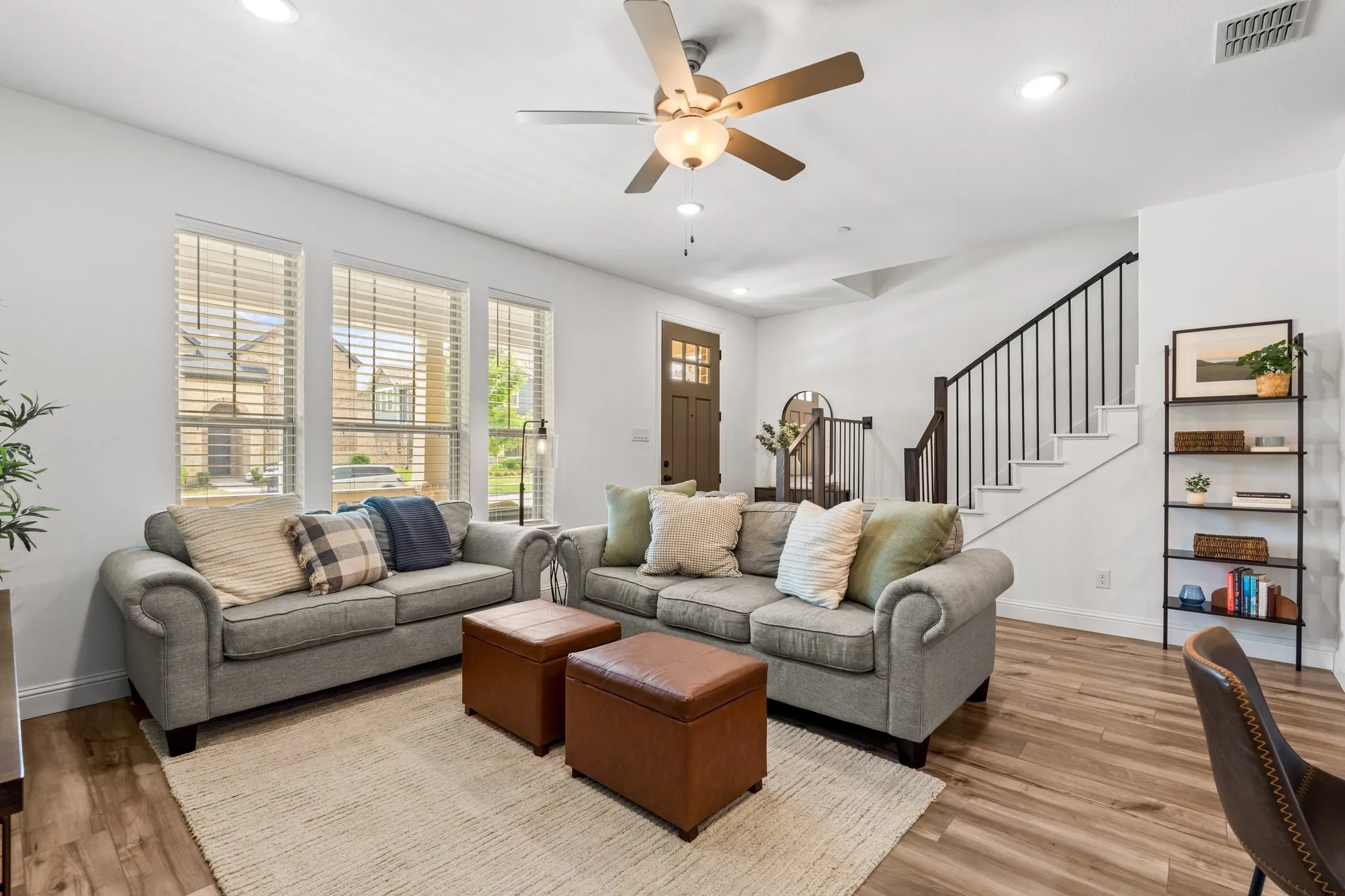 Townhouse For Rent in Dallas County , 2529 Barnwood Lane, Garland, Texas 75042, 3 Bedroom, 3 Bathroom, 2 Garage spaces, 1,658 Sqft, built in 2020, mls#21273729, Real Estate Agent in Garland, Homes For Rent in Dallas county, Homes For Rent in Garland, Realtor in Garland Texas, Real Estate Brokerage Independent Realty Texas, Luminita Cordes Realtor