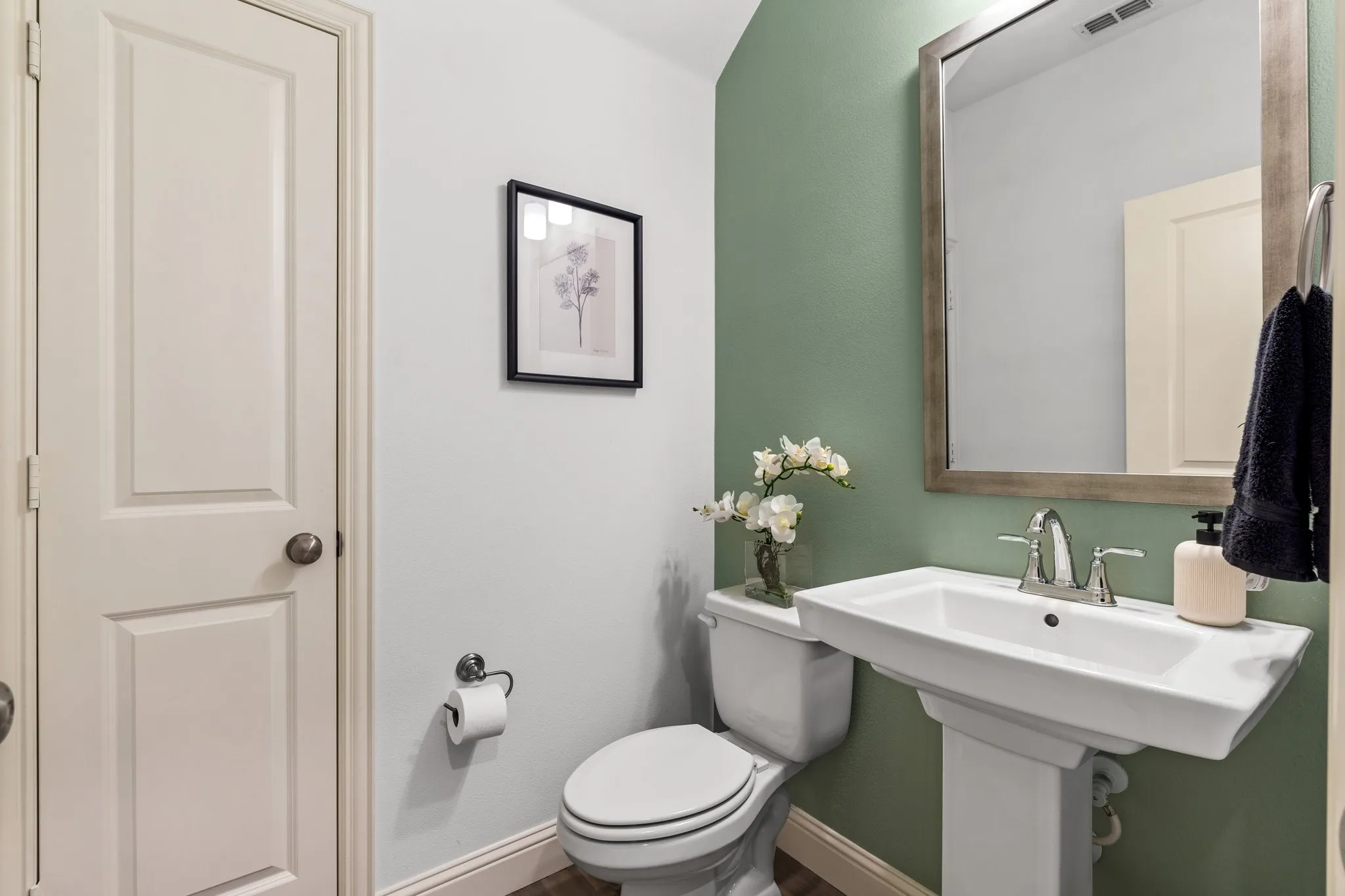 Townhouse For Rent in Dallas County , 2529 Barnwood Lane, Garland, Texas 75042, 3 Bedroom, 3 Bathroom, 2 Garage spaces, 1,658 Sqft, built in 2020, mls#21273729, Real Estate Agent in Garland, Homes For Rent in Dallas county, Homes For Rent in Garland, Realtor in Garland Texas, Real Estate Brokerage Independent Realty Texas, Luminita Cordes Realtor