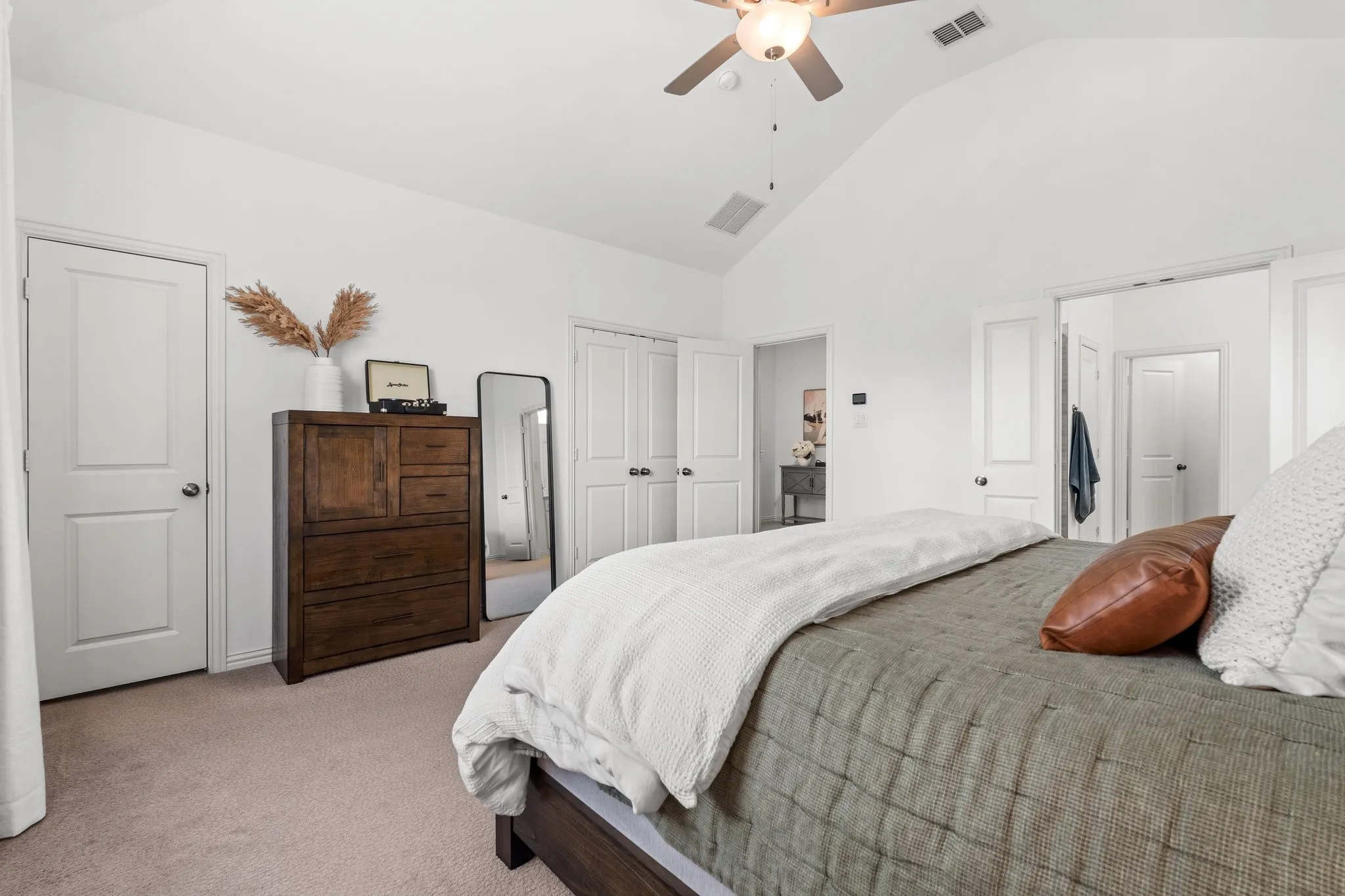 Townhouse For Rent in Dallas County , 2529 Barnwood Lane, Garland, Texas 75042, 3 Bedroom, 3 Bathroom, 2 Garage spaces, 1,658 Sqft, built in 2020, mls#21273729, Real Estate Agent in Garland, Homes For Rent in Dallas county, Homes For Rent in Garland, Realtor in Garland Texas, Real Estate Brokerage Independent Realty Texas, Luminita Cordes Realtor