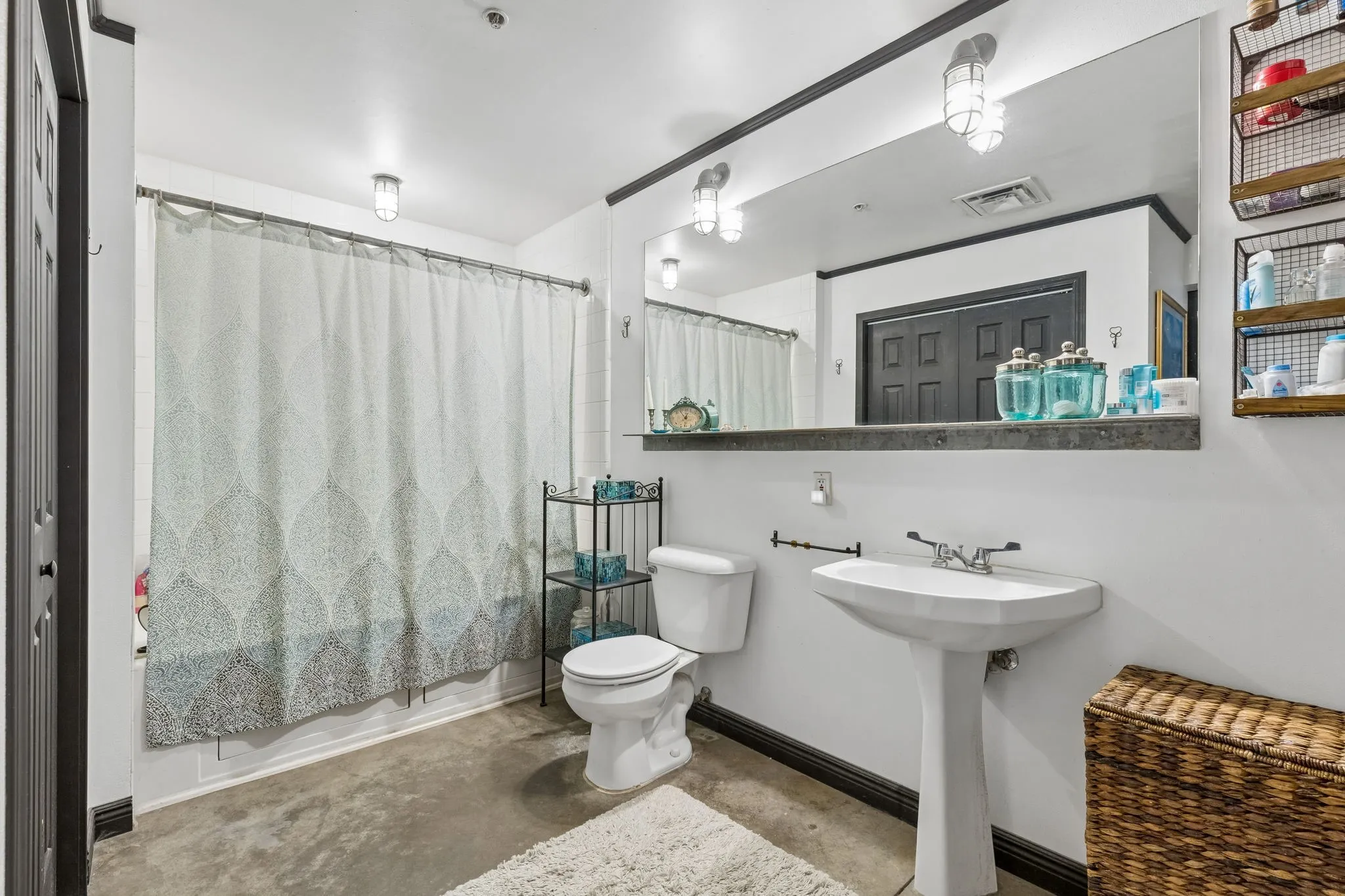 Condominium For Sale in Dallas County , 1122 Jackson Street 820, Dallas, Texas 75202, 1 Bedroom, 1 Bathroom, 1 Garage spaces, 1,024 Sqft, built in 1925, mls#21271634, Real Estate Agent in Dallas, Homes For Sale in Dallas county, Homes For Sale in Dallas, Realtor in Dallas Texas, Real Estate Brokerage Independent Realty Texas, Luminita Cordes Realtor