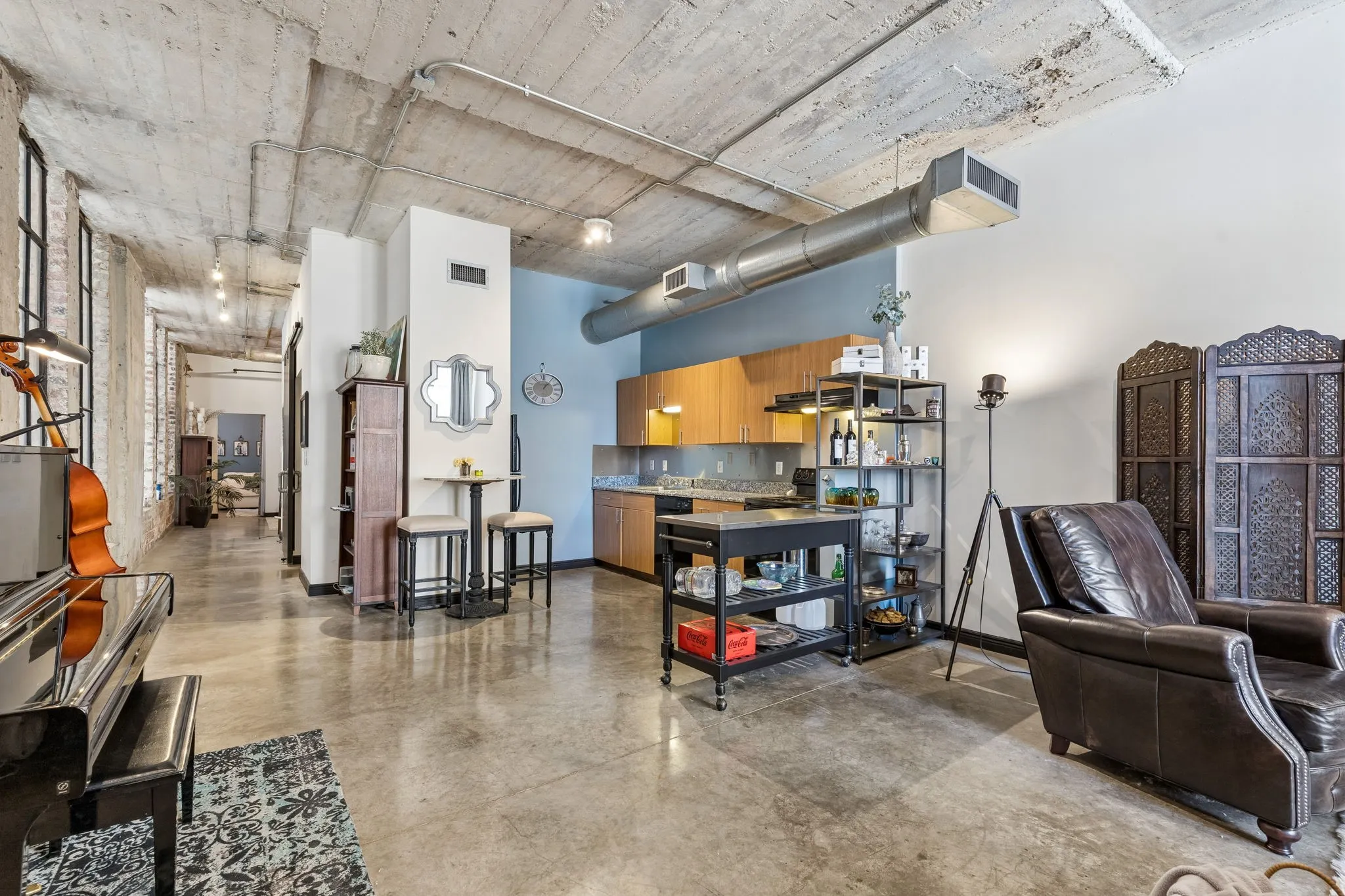Condominium For Sale in Dallas County , 1122 Jackson Street 820, Dallas, Texas 75202, 1 Bedroom, 1 Bathroom, 1 Garage spaces, 1,024 Sqft, built in 1925, mls#21271634, Real Estate Agent in Dallas, Homes For Sale in Dallas county, Homes For Sale in Dallas, Realtor in Dallas Texas, Real Estate Brokerage Independent Realty Texas, Luminita Cordes Realtor
