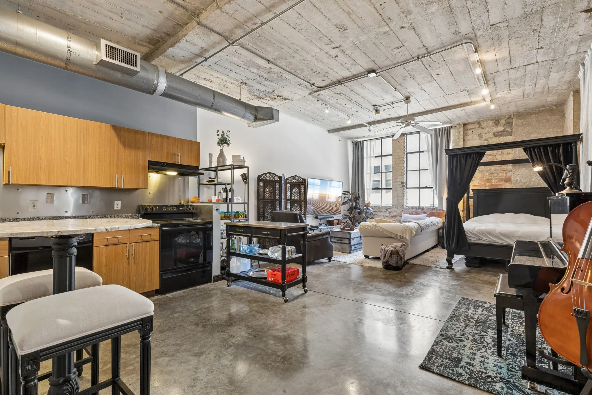 Condominium For Sale in Dallas County , 1122 Jackson Street 820, Dallas, Texas 75202, 1 Bedroom, 1 Bathroom, 1 Garage spaces, 1,024 Sqft, built in 1925, mls#21271634, Real Estate Agent in Dallas, Homes For Sale in Dallas county, Homes For Sale in Dallas, Realtor in Dallas Texas, Real Estate Brokerage Independent Realty Texas, Luminita Cordes Realtor