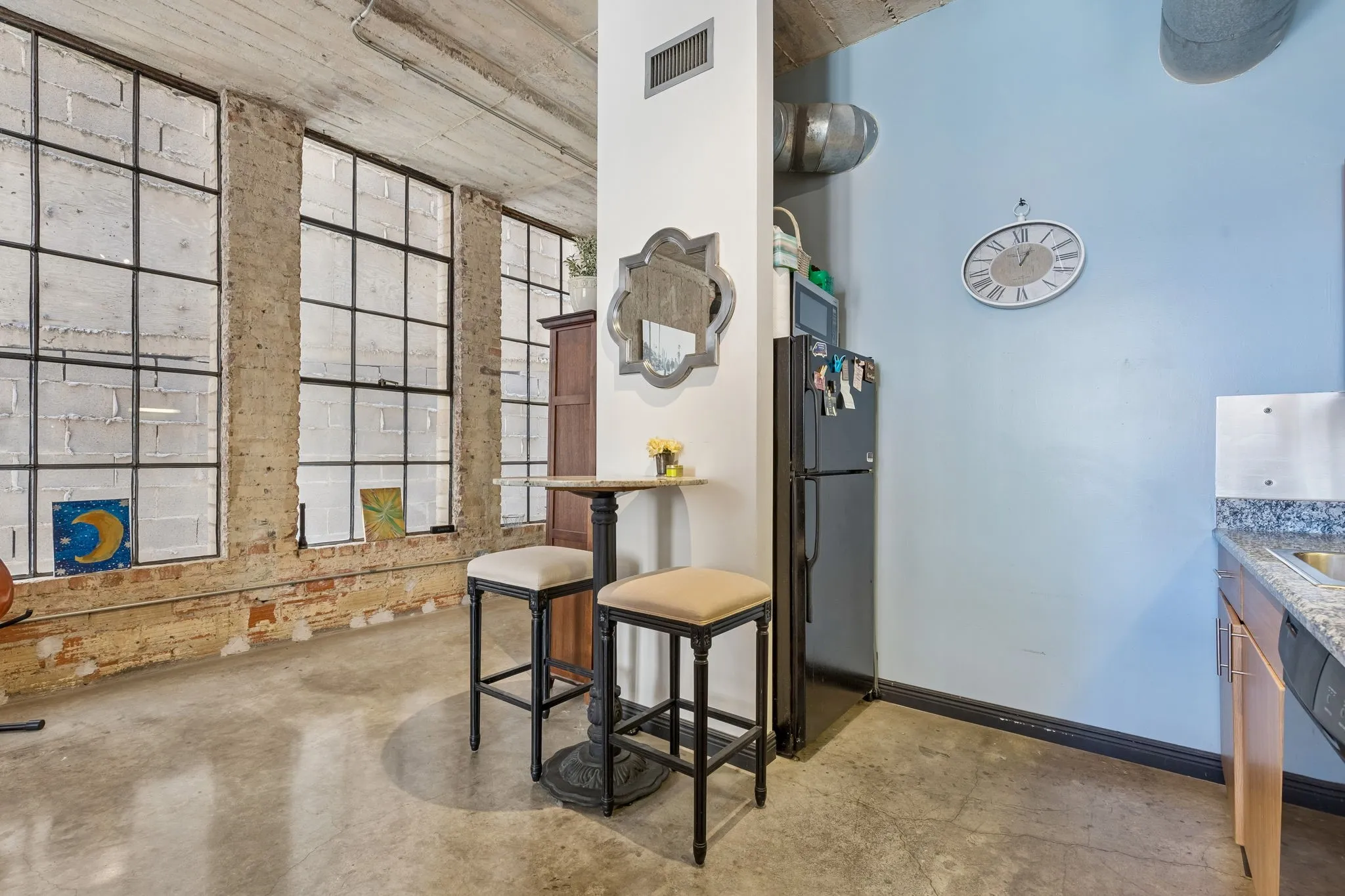 Condominium For Sale in Dallas County , 1122 Jackson Street 820, Dallas, Texas 75202, 1 Bedroom, 1 Bathroom, 1 Garage spaces, 1,024 Sqft, built in 1925, mls#21271634, Real Estate Agent in Dallas, Homes For Sale in Dallas county, Homes For Sale in Dallas, Realtor in Dallas Texas, Real Estate Brokerage Independent Realty Texas, Luminita Cordes Realtor