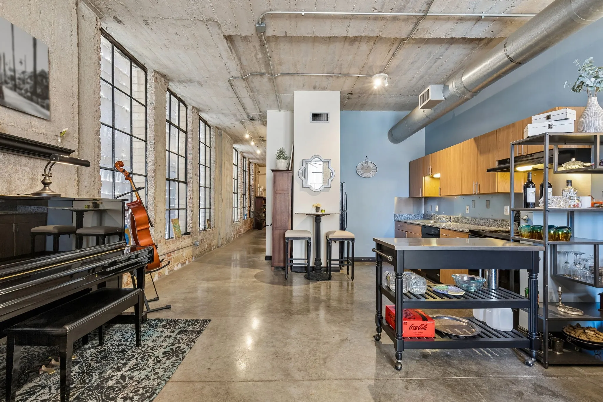 Condominium For Sale in Dallas County , 1122 Jackson Street 820, Dallas, Texas 75202, 1 Bedroom, 1 Bathroom, 1 Garage spaces, 1,024 Sqft, built in 1925, mls#21271634, Real Estate Agent in Dallas, Homes For Sale in Dallas county, Homes For Sale in Dallas, Realtor in Dallas Texas, Real Estate Brokerage Independent Realty Texas, Luminita Cordes Realtor