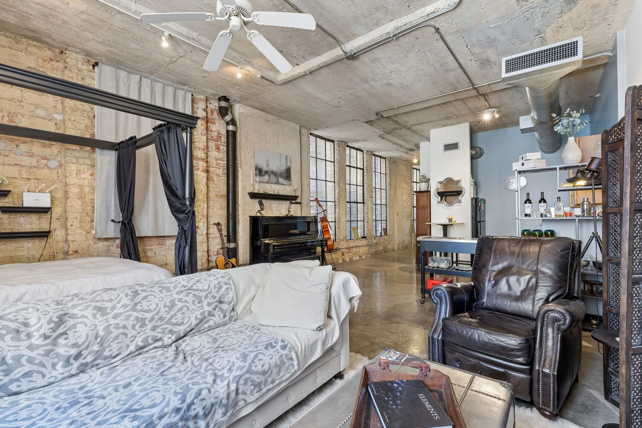 Condominium For Sale in Dallas County , 1122 Jackson Street 820, Dallas, Texas 75202, 1 Bedroom, 1 Bathroom, 1 Garage spaces, 1,024 Sqft, built in 1925, mls#21271634, Real Estate Agent in Dallas, Homes For Sale in Dallas county, Homes For Sale in Dallas, Realtor in Dallas Texas, Real Estate Brokerage Independent Realty Texas, Luminita Cordes Realtor