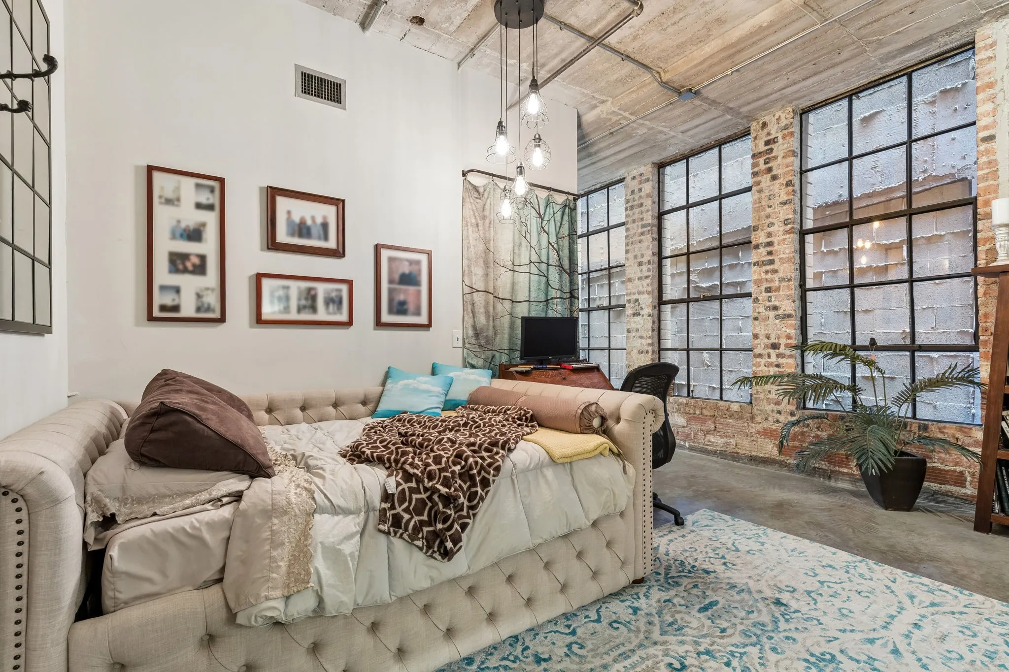 Condominium For Sale in Dallas County , 1122 Jackson Street 820, Dallas, Texas 75202, 1 Bedroom, 1 Bathroom, 1 Garage spaces, 1,024 Sqft, built in 1925, mls#21271634, Real Estate Agent in Dallas, Homes For Sale in Dallas county, Homes For Sale in Dallas, Realtor in Dallas Texas, Real Estate Brokerage Independent Realty Texas, Luminita Cordes Realtor