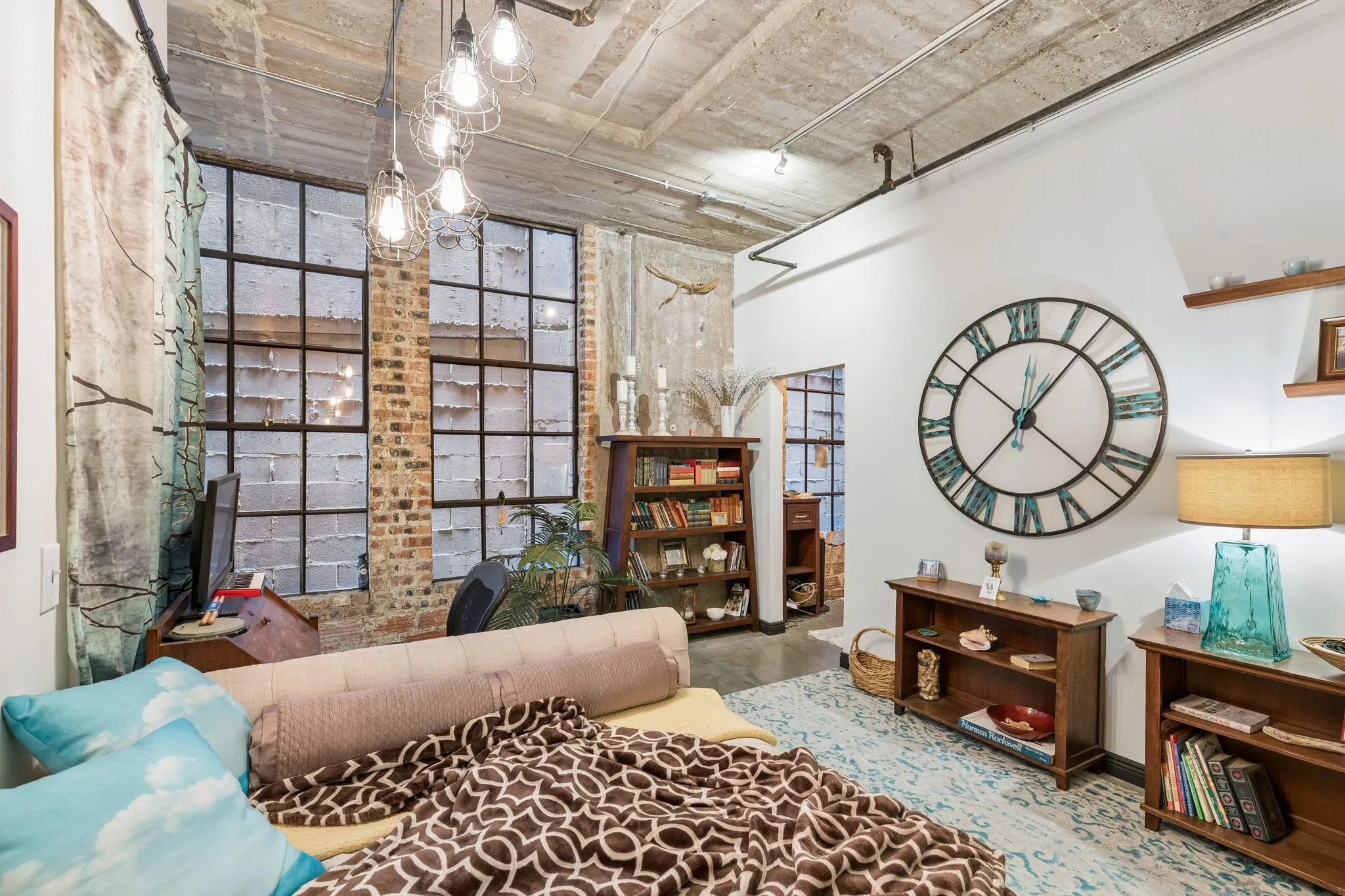 Condominium For Sale in Dallas County , 1122 Jackson Street 820, Dallas, Texas 75202, 1 Bedroom, 1 Bathroom, 1 Garage spaces, 1,024 Sqft, built in 1925, mls#21271634, Real Estate Agent in Dallas, Homes For Sale in Dallas county, Homes For Sale in Dallas, Realtor in Dallas Texas, Real Estate Brokerage Independent Realty Texas, Luminita Cordes Realtor