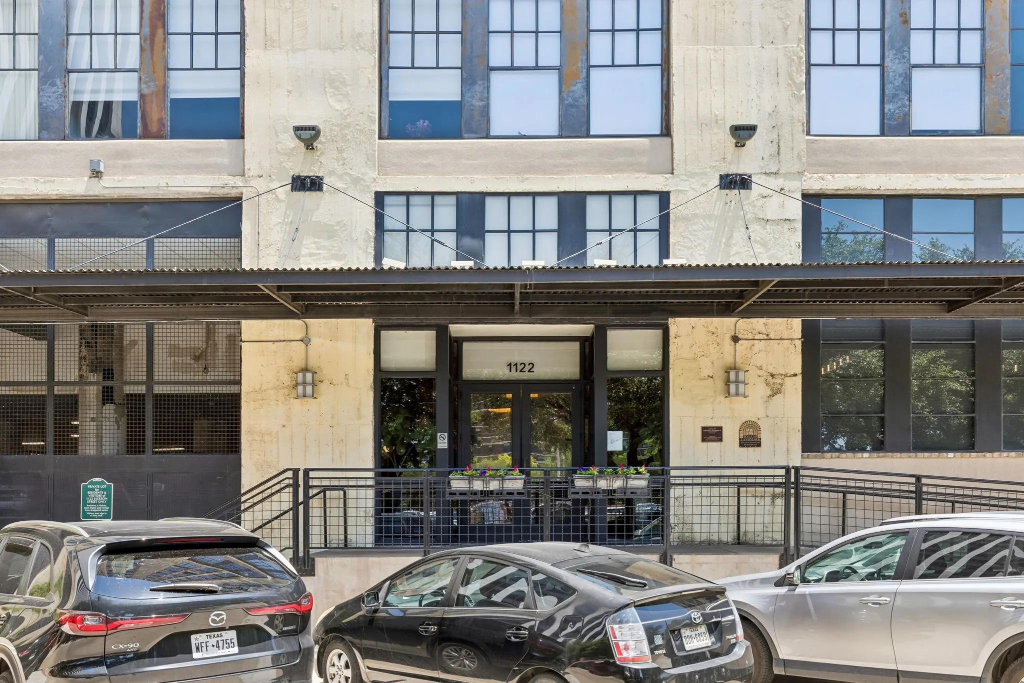 Condominium For Sale in Dallas County , 1122 Jackson Street 820, Dallas, Texas 75202, 1 Bedroom, 1 Bathroom, 1 Garage spaces, 1,024 Sqft, built in 1925, mls#21271634, Real Estate Agent in Dallas, Homes For Sale in Dallas county, Homes For Sale in Dallas, Realtor in Dallas Texas, Real Estate Brokerage Independent Realty Texas, Luminita Cordes Realtor