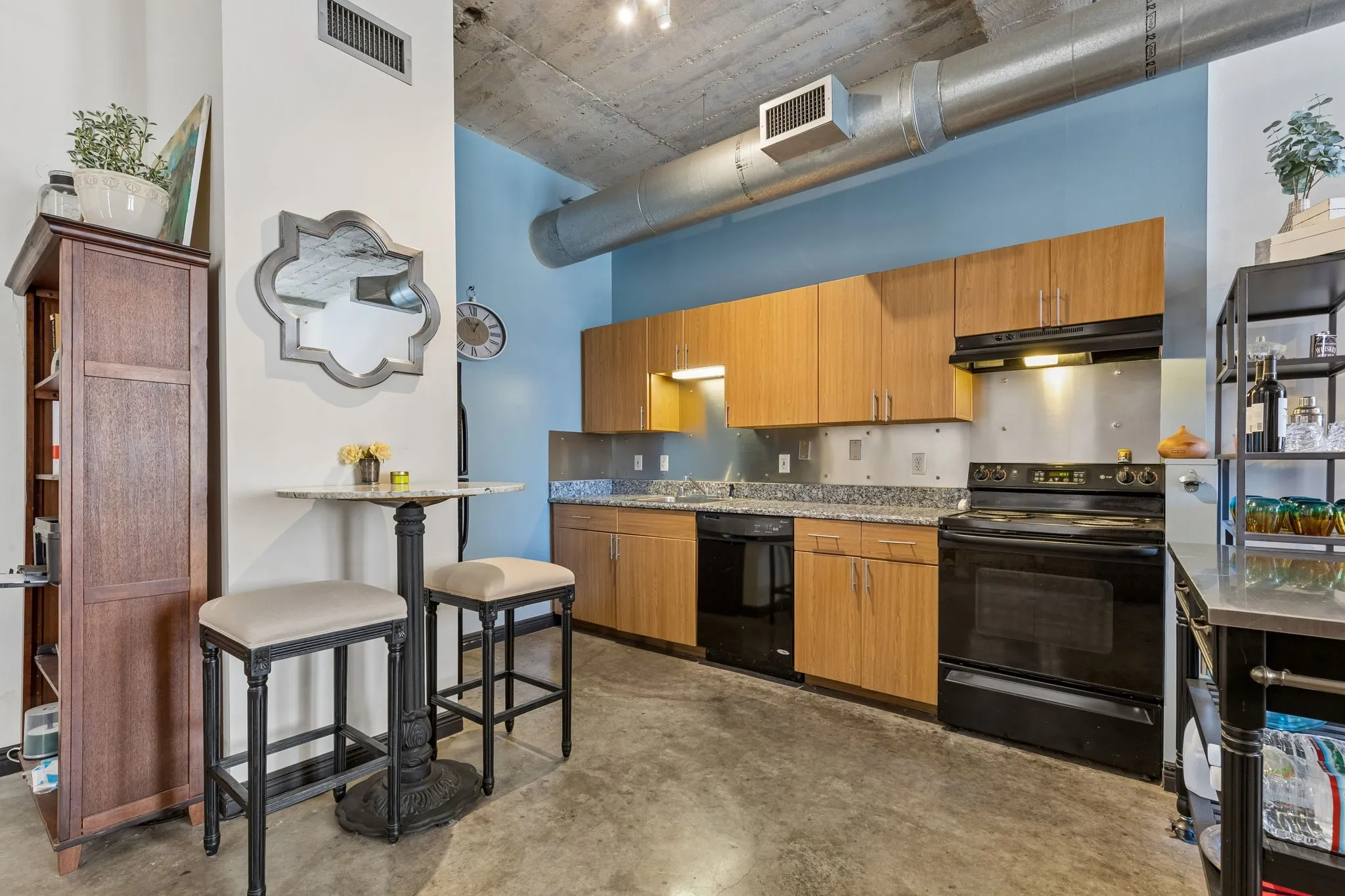 Condominium For Sale in Dallas County , 1122 Jackson Street 820, Dallas, Texas 75202, 1 Bedroom, 1 Bathroom, 1 Garage spaces, 1,024 Sqft, built in 1925, mls#21271634, Real Estate Agent in Dallas, Homes For Sale in Dallas county, Homes For Sale in Dallas, Realtor in Dallas Texas, Real Estate Brokerage Independent Realty Texas, Luminita Cordes Realtor