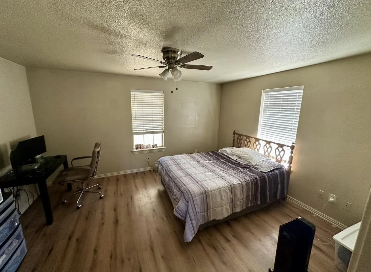 Single Family Residence For Rent in Ellis County , 900 W Avenue F, Midlothian, Texas 76065, 2 Bedrooms, 1 Bathroom, 2 Garage spaces, 1,419 Sqft, built in 1910, Price $1,950, mls#21274025, Real Estate Agent in Midlothian, Homes For Rent in Ellis county, Homes For Rent in Midlothian, Realtor in Midlothian Texas, Real Estate Brokerage Independent Realty Texas, Luminita Cordes Realtor