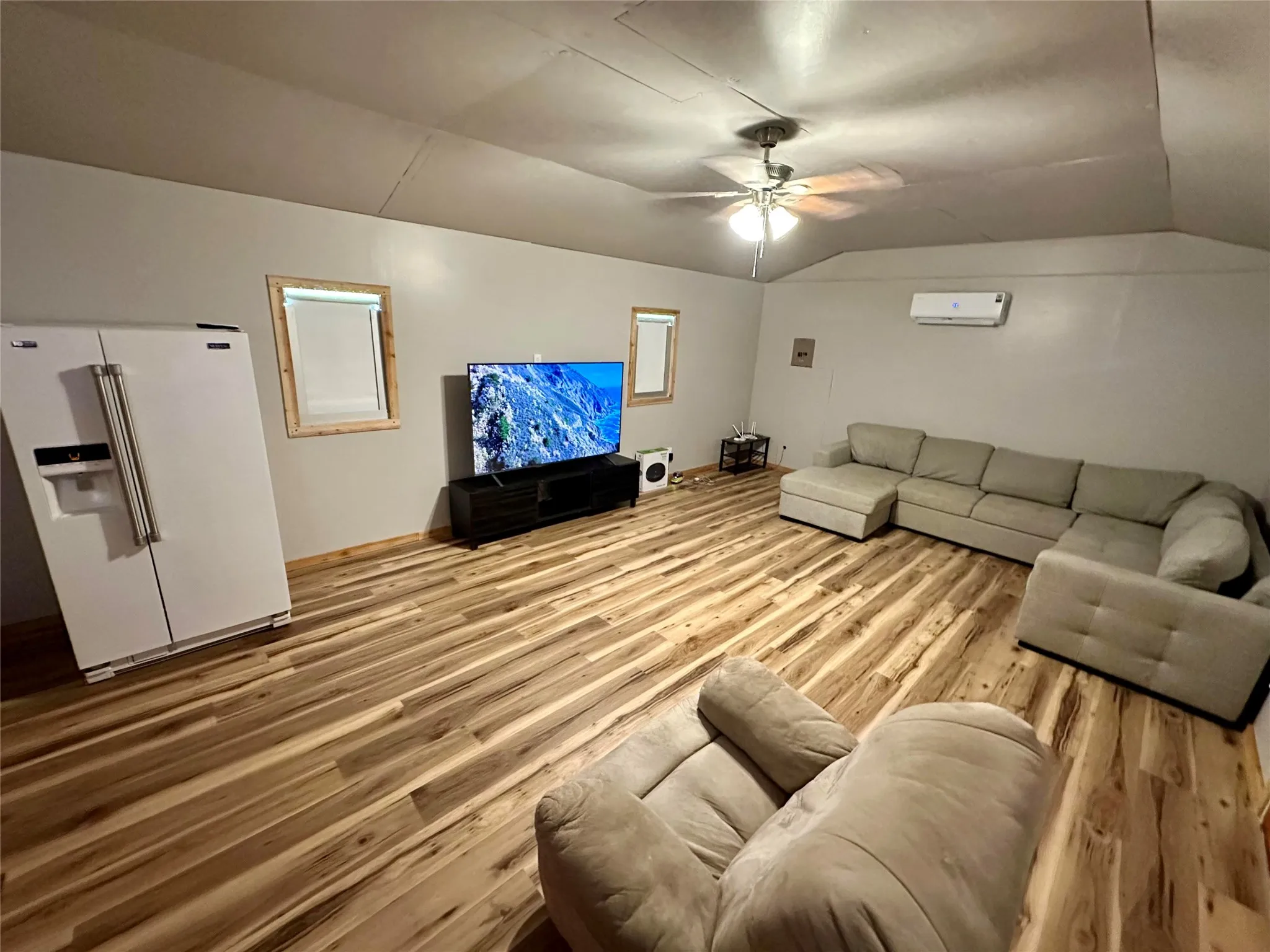 Single Family Residence For Rent in Ellis County , 900 W Avenue F, Midlothian, Texas 76065, 2 Bedrooms, 1 Bathroom, 2 Garage spaces, 1,419 Sqft, built in 1910, Price $1,950, mls#21274025, Real Estate Agent in Midlothian, Homes For Rent in Ellis county, Homes For Rent in Midlothian, Realtor in Midlothian Texas, Real Estate Brokerage Independent Realty Texas, Luminita Cordes Realtor