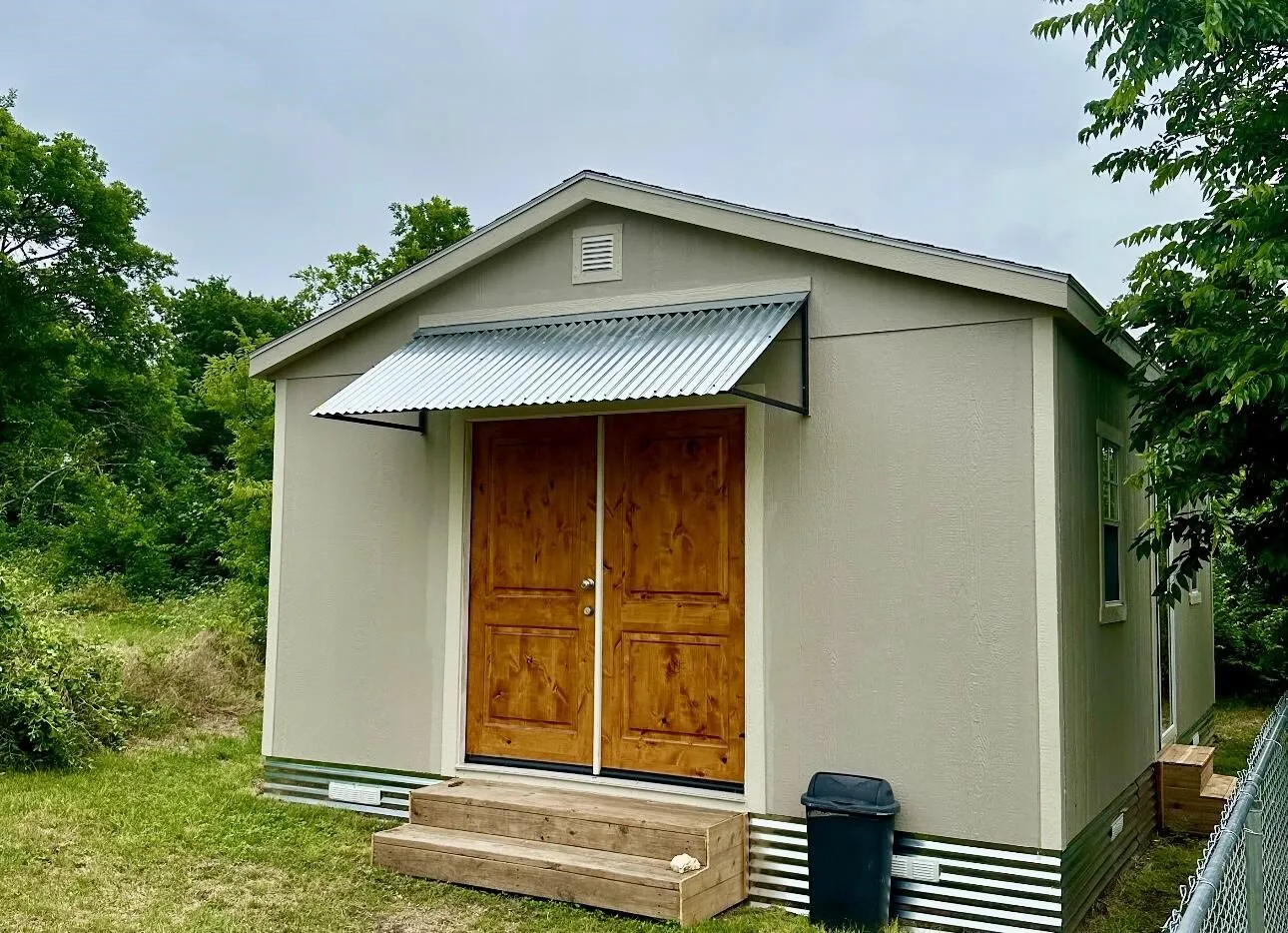Single Family Residence For Rent in Ellis County , 900 W Avenue F, Midlothian, Texas 76065, 2 Bedrooms, 1 Bathroom, 2 Garage spaces, 1,419 Sqft, built in 1910, Price $1,950, mls#21274025, Real Estate Agent in Midlothian, Homes For Rent in Ellis county, Homes For Rent in Midlothian, Realtor in Midlothian Texas, Real Estate Brokerage Independent Realty Texas, Luminita Cordes Realtor