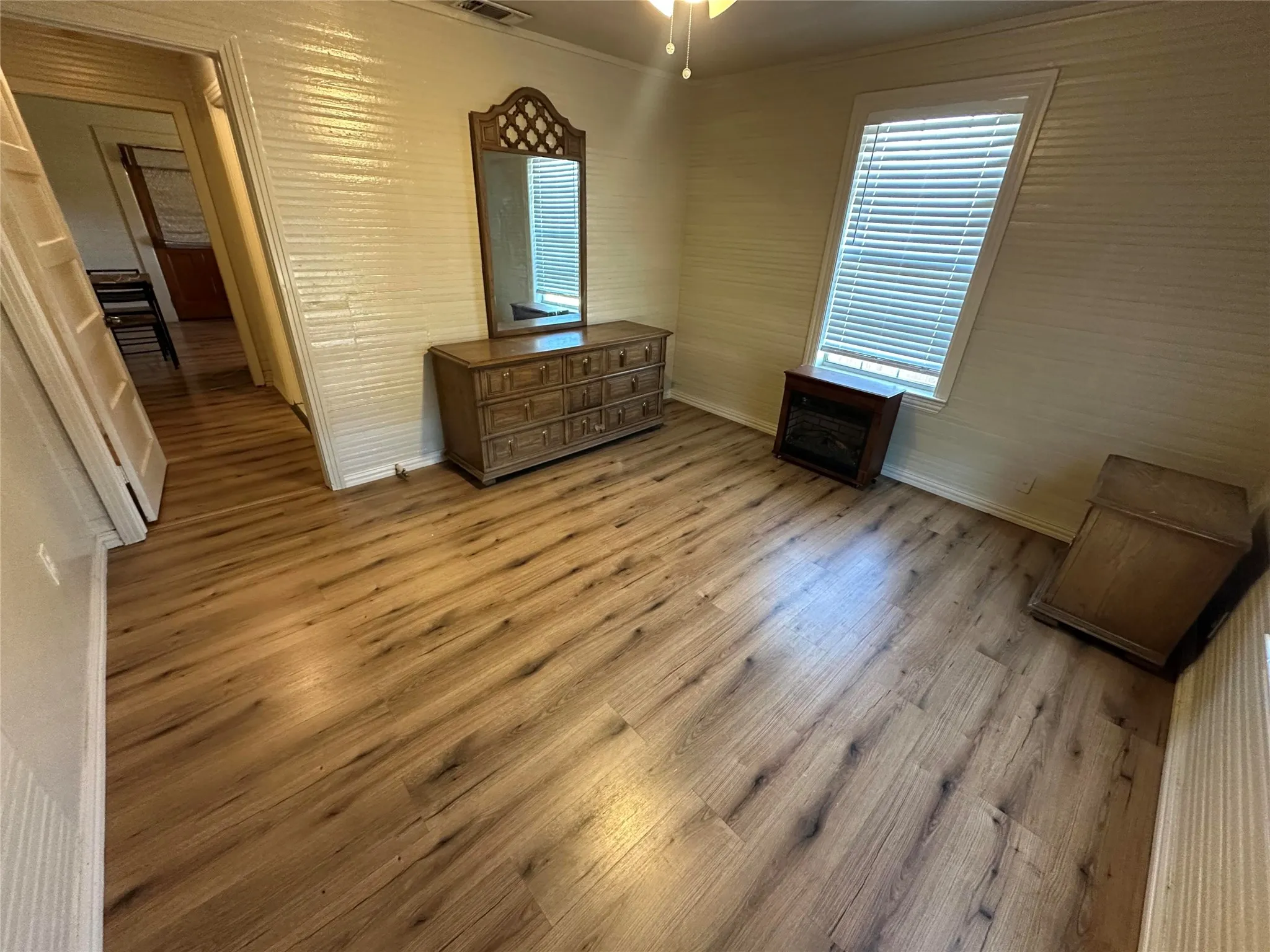 Single Family Residence For Rent in Ellis County , 900 W Avenue F, Midlothian, Texas 76065, 2 Bedrooms, 1 Bathroom, 2 Garage spaces, 1,419 Sqft, built in 1910, Price $1,950, mls#21274025, Real Estate Agent in Midlothian, Homes For Rent in Ellis county, Homes For Rent in Midlothian, Realtor in Midlothian Texas, Real Estate Brokerage Independent Realty Texas, Luminita Cordes Realtor