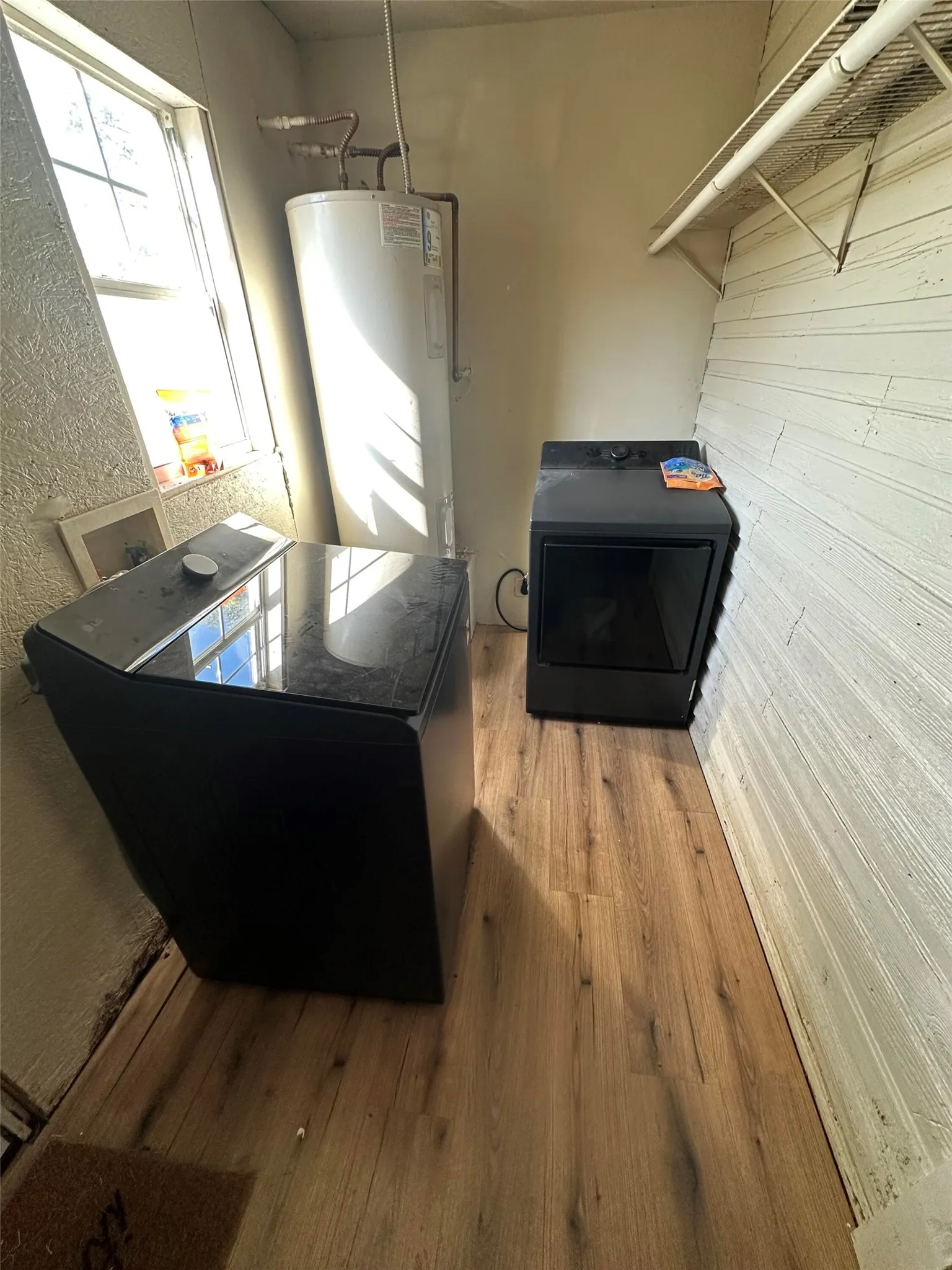 Single Family Residence For Rent in Ellis County , 900 W Avenue F, Midlothian, Texas 76065, 2 Bedrooms, 1 Bathroom, 2 Garage spaces, 1,419 Sqft, built in 1910, Price $1,950, mls#21274025, Real Estate Agent in Midlothian, Homes For Rent in Ellis county, Homes For Rent in Midlothian, Realtor in Midlothian Texas, Real Estate Brokerage Independent Realty Texas, Luminita Cordes Realtor