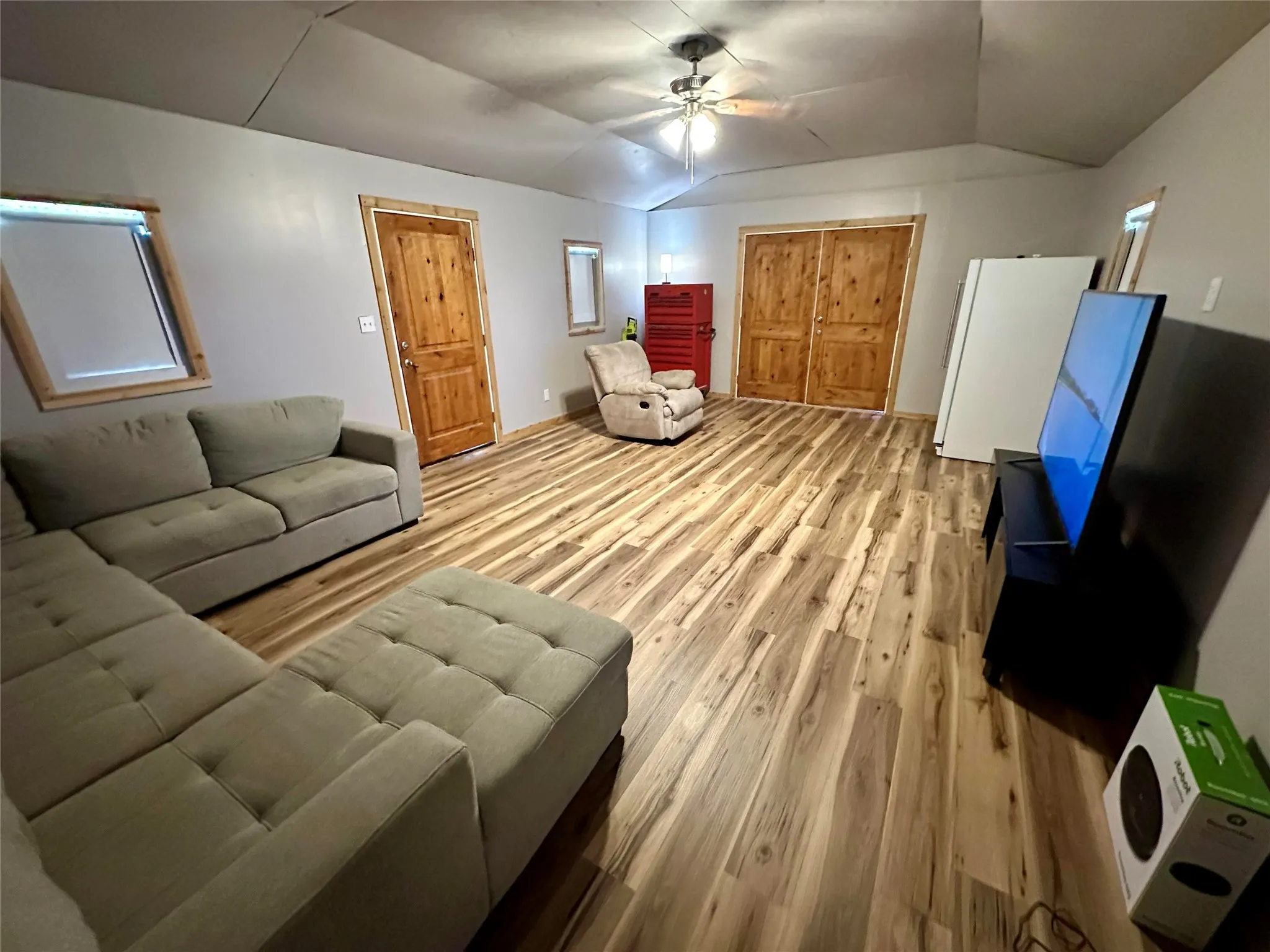 Single Family Residence For Rent in Ellis County , 900 W Avenue F, Midlothian, Texas 76065, 2 Bedrooms, 1 Bathroom, 2 Garage spaces, 1,419 Sqft, built in 1910, Price $1,950, mls#21274025, Real Estate Agent in Midlothian, Homes For Rent in Ellis county, Homes For Rent in Midlothian, Realtor in Midlothian Texas, Real Estate Brokerage Independent Realty Texas, Luminita Cordes Realtor