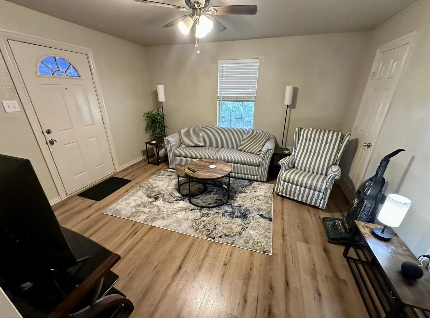 Single Family Residence For Rent in Ellis County , 900 W Avenue F, Midlothian, Texas 76065, 2 Bedrooms, 1 Bathroom, 2 Garage spaces, 1,419 Sqft, built in 1910, Price $1,950, mls#21274025, Real Estate Agent in Midlothian, Homes For Rent in Ellis county, Homes For Rent in Midlothian, Realtor in Midlothian Texas, Real Estate Brokerage Independent Realty Texas, Luminita Cordes Realtor