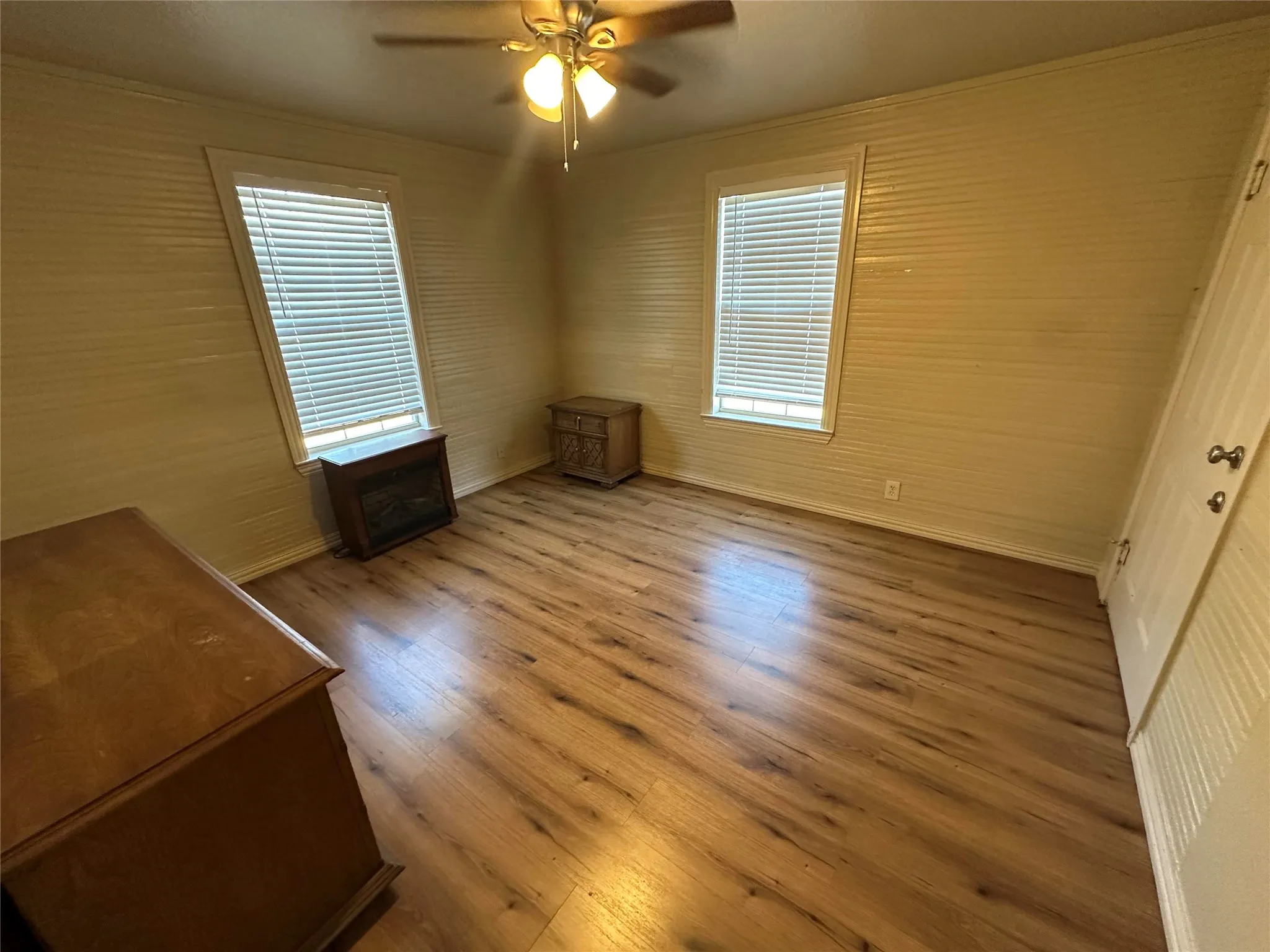 Single Family Residence For Rent in Ellis County , 900 W Avenue F, Midlothian, Texas 76065, 2 Bedrooms, 1 Bathroom, 2 Garage spaces, 1,419 Sqft, built in 1910, Price $1,950, mls#21274025, Real Estate Agent in Midlothian, Homes For Rent in Ellis county, Homes For Rent in Midlothian, Realtor in Midlothian Texas, Real Estate Brokerage Independent Realty Texas, Luminita Cordes Realtor
