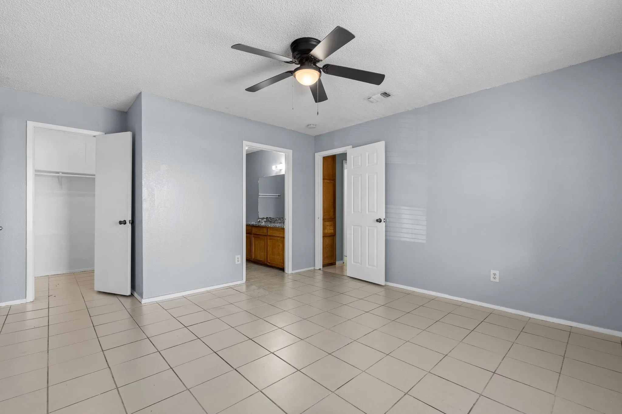 Duplex For Sale in Tarrant County , 7316 Davis Boulevard, North Richland Hills, Texas 76182, 4 Bedroom, 4 Bathroom, Garage spaces, 0 Sqft, built in 1985, mls#21274095, Real Estate Agent in North Richland Hills, Homes For Sale in Tarrant county, Homes For Sale in North Richland Hills, Realtor in North Richland Hills Texas, Real Estate Brokerage Independent Realty Texas, Luminita Cordes Realtor