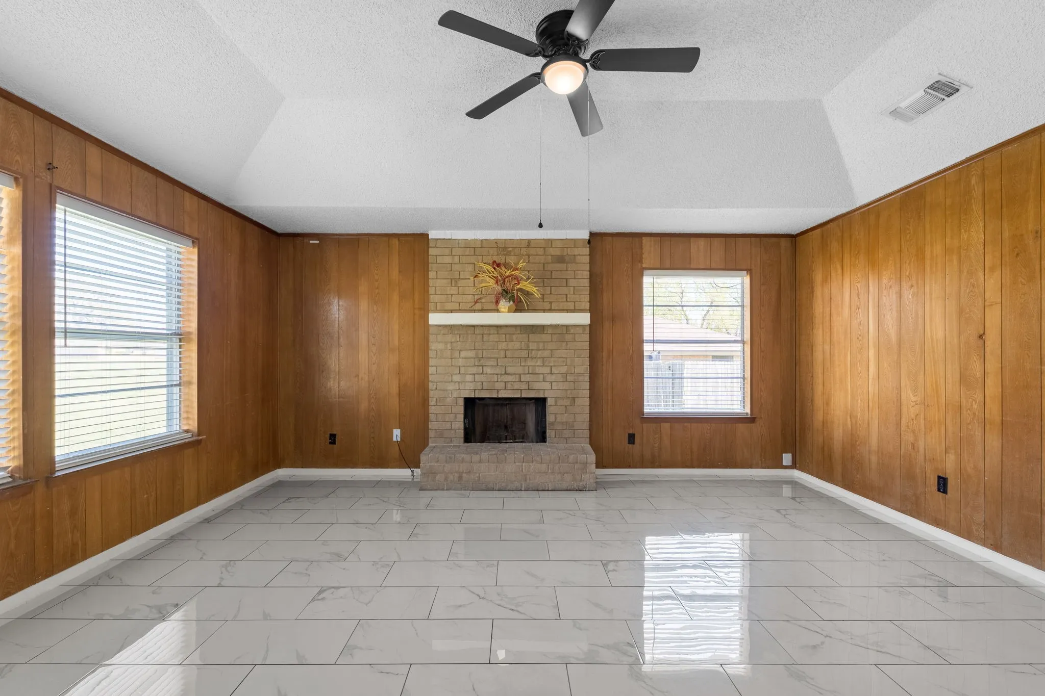 Duplex For Sale in Tarrant County , 7316 Davis Boulevard, North Richland Hills, Texas 76182, 4 Bedroom, 4 Bathroom, Garage spaces, 0 Sqft, built in 1985, mls#21274095, Real Estate Agent in North Richland Hills, Homes For Sale in Tarrant county, Homes For Sale in North Richland Hills, Realtor in North Richland Hills Texas, Real Estate Brokerage Independent Realty Texas, Luminita Cordes Realtor