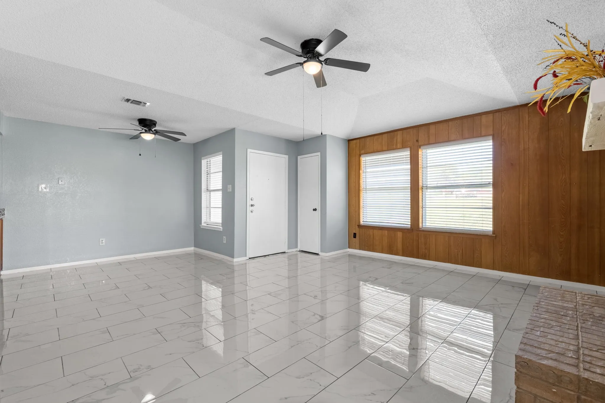 Duplex For Sale in Tarrant County , 7316 Davis Boulevard, North Richland Hills, Texas 76182, 4 Bedroom, 4 Bathroom, Garage spaces, 0 Sqft, built in 1985, mls#21274095, Real Estate Agent in North Richland Hills, Homes For Sale in Tarrant county, Homes For Sale in North Richland Hills, Realtor in North Richland Hills Texas, Real Estate Brokerage Independent Realty Texas, Luminita Cordes Realtor