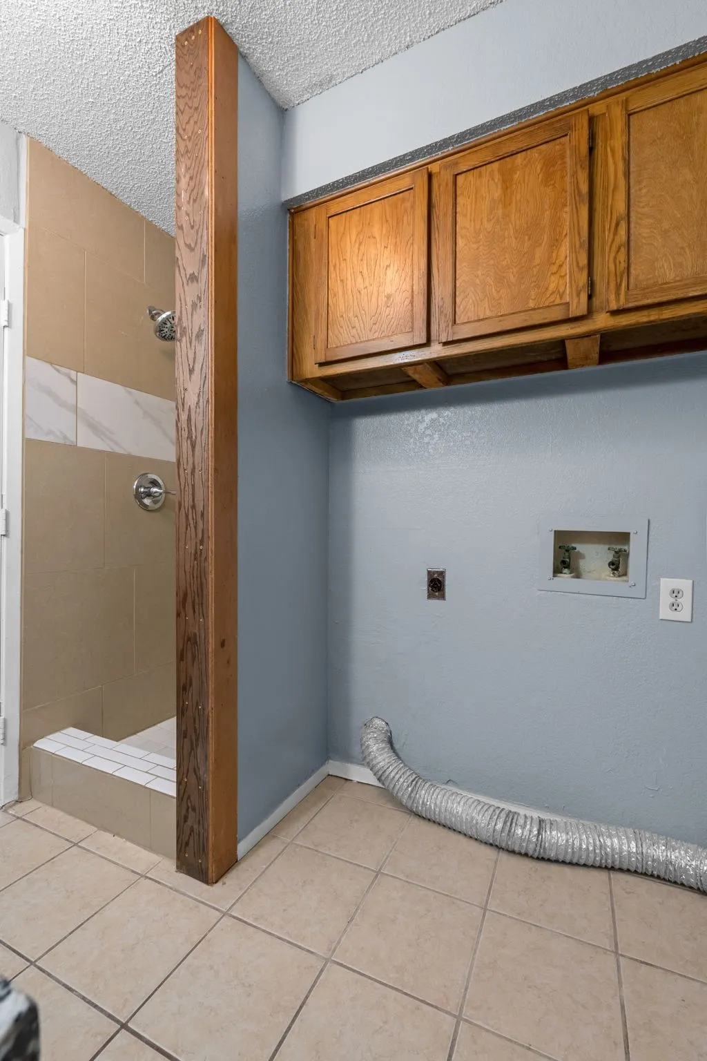 Duplex For Sale in Tarrant County , 7316 Davis Boulevard, North Richland Hills, Texas 76182, 4 Bedroom, 4 Bathroom, Garage spaces, 0 Sqft, built in 1985, mls#21274095, Real Estate Agent in North Richland Hills, Homes For Sale in Tarrant county, Homes For Sale in North Richland Hills, Realtor in North Richland Hills Texas, Real Estate Brokerage Independent Realty Texas, Luminita Cordes Realtor