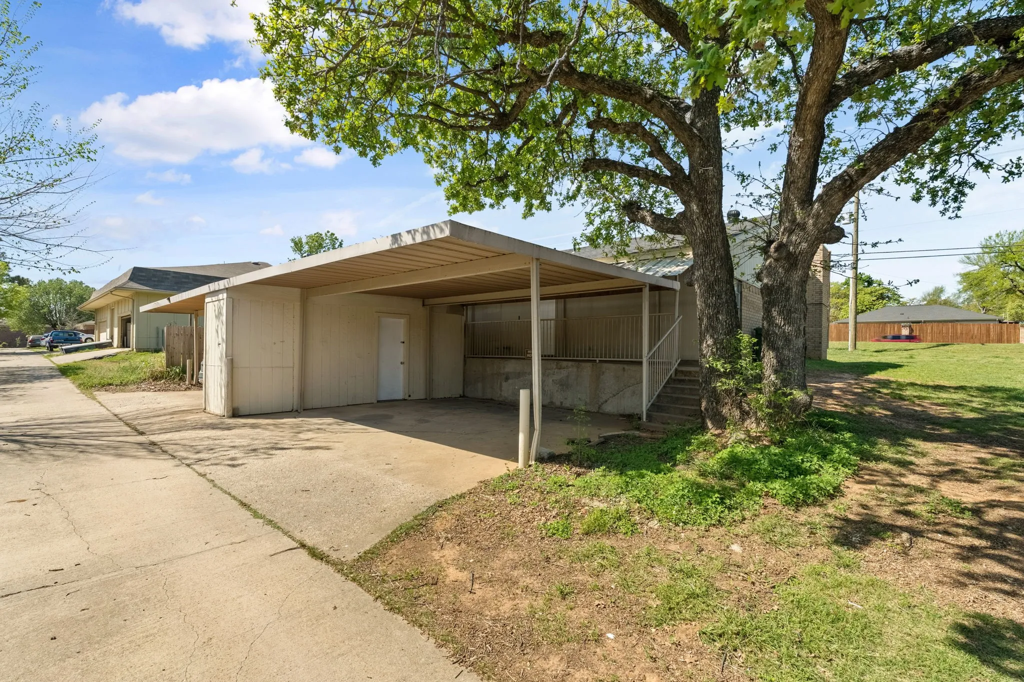 Duplex For Sale in Tarrant County , 7316 Davis Boulevard, North Richland Hills, Texas 76182, 4 Bedroom, 4 Bathroom, Garage spaces, 0 Sqft, built in 1985, mls#21274095, Real Estate Agent in North Richland Hills, Homes For Sale in Tarrant county, Homes For Sale in North Richland Hills, Realtor in North Richland Hills Texas, Real Estate Brokerage Independent Realty Texas, Luminita Cordes Realtor