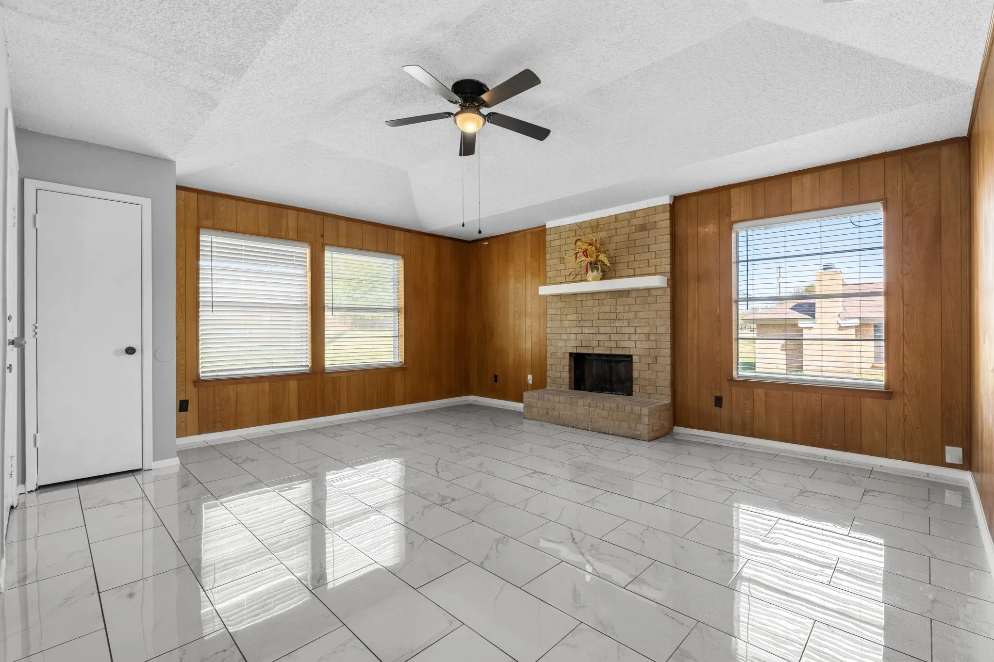 Duplex For Sale in Tarrant County , 7316 Davis Boulevard, North Richland Hills, Texas 76182, 4 Bedroom, 4 Bathroom, Garage spaces, 0 Sqft, built in 1985, mls#21274095, Real Estate Agent in North Richland Hills, Homes For Sale in Tarrant county, Homes For Sale in North Richland Hills, Realtor in North Richland Hills Texas, Real Estate Brokerage Independent Realty Texas, Luminita Cordes Realtor